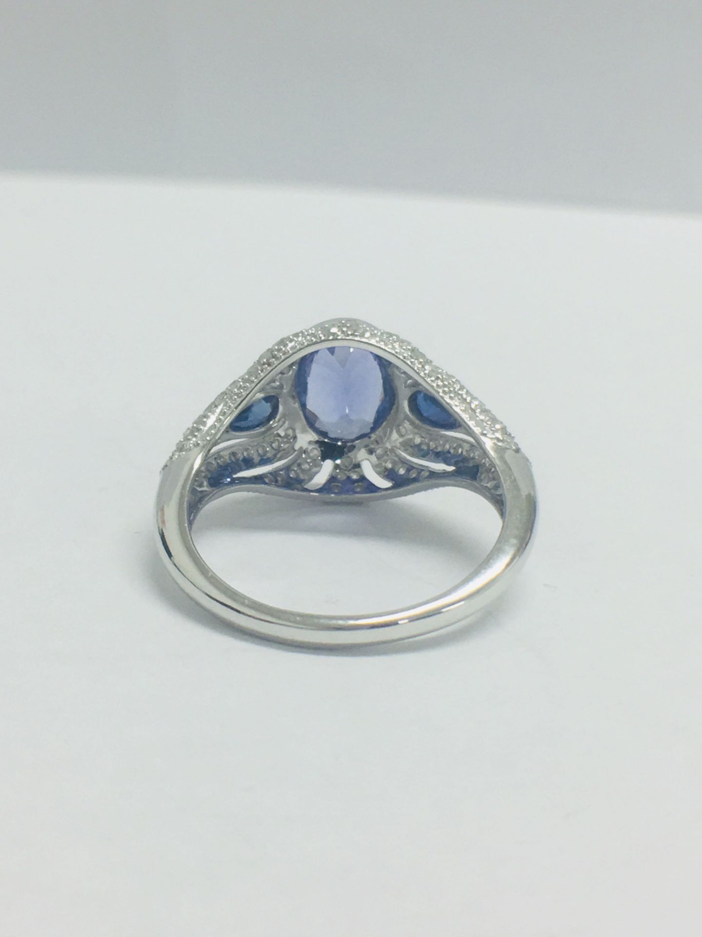 18ct White Gold Tanzanite & Diamond Ring - Image 5 of 6