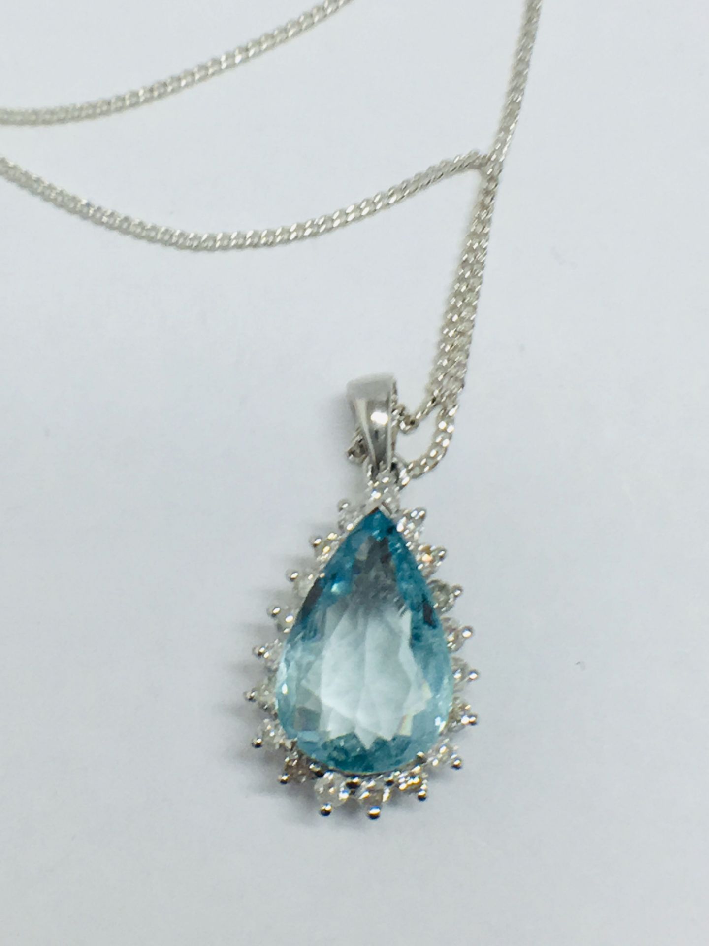 14ct White Gold Aquamarine & Diamond Pendant - Image 2 of 8