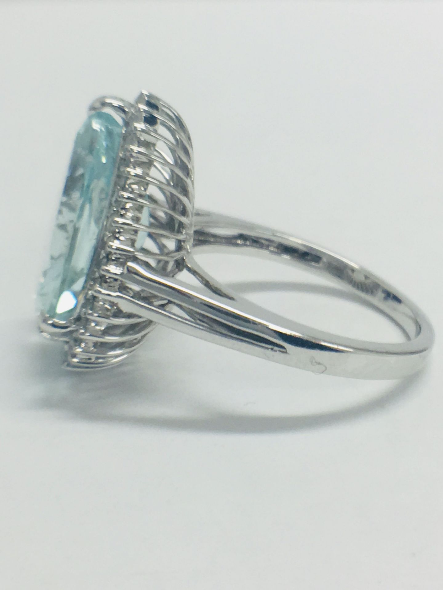 14ct White Gold Aquamarine & Diamond Ring - Image 4 of 7