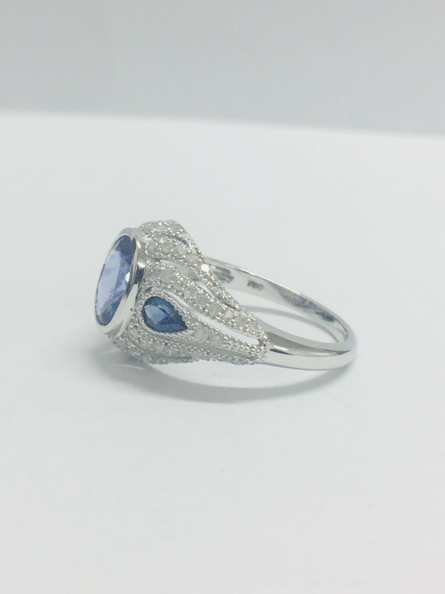 18ct White Gold Tanzanite & Diamond Ring - Image 2 of 6