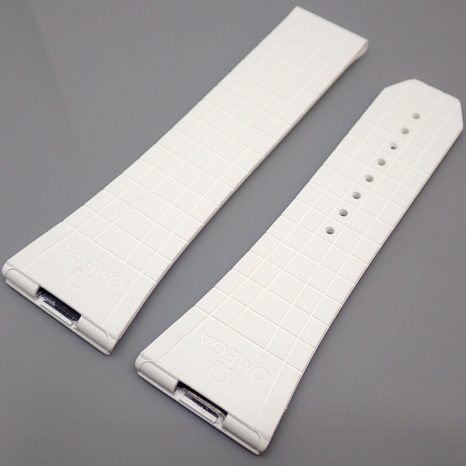 Omega / White rubber strap - Image 2 of 4