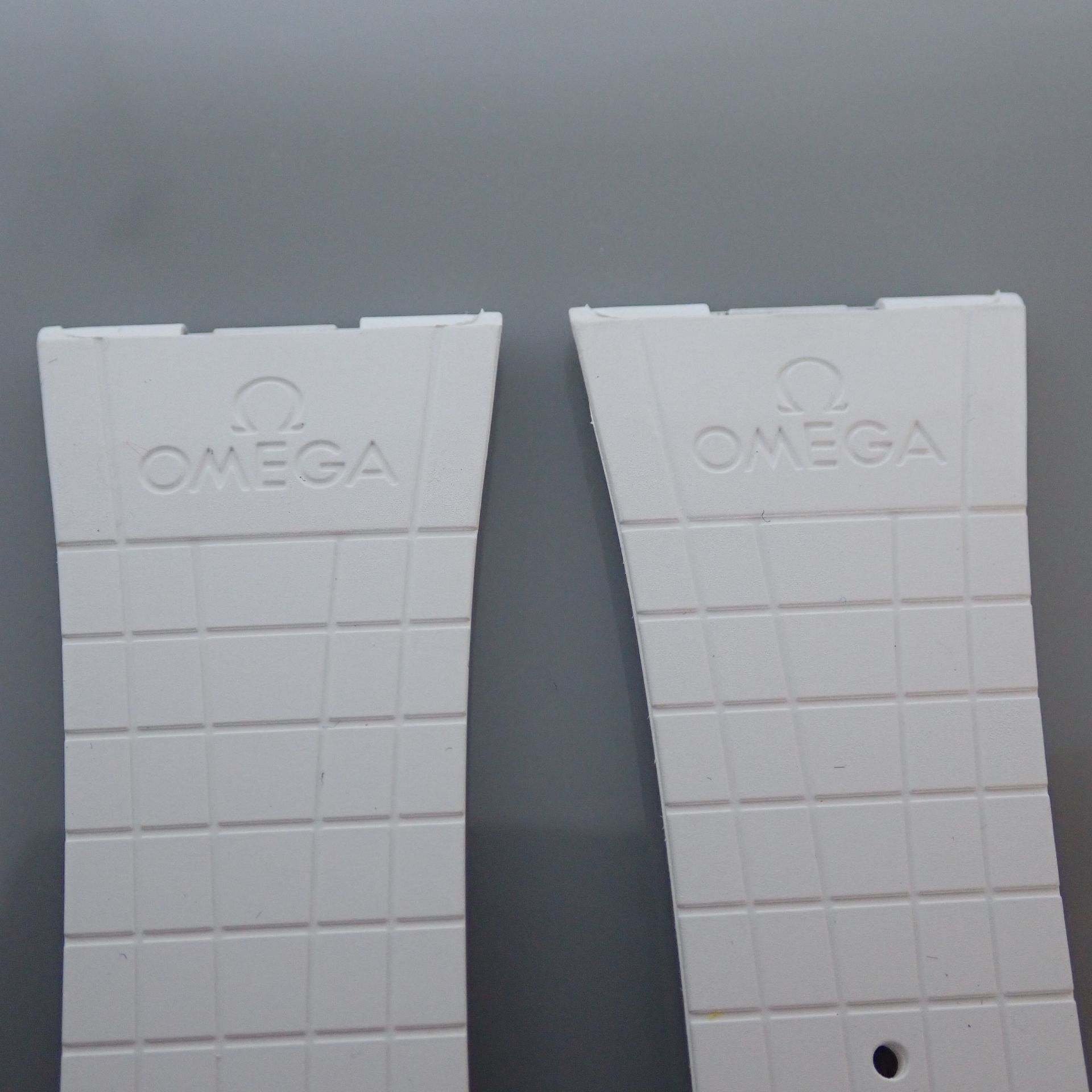 Omega / White rubber strap - Image 3 of 4
