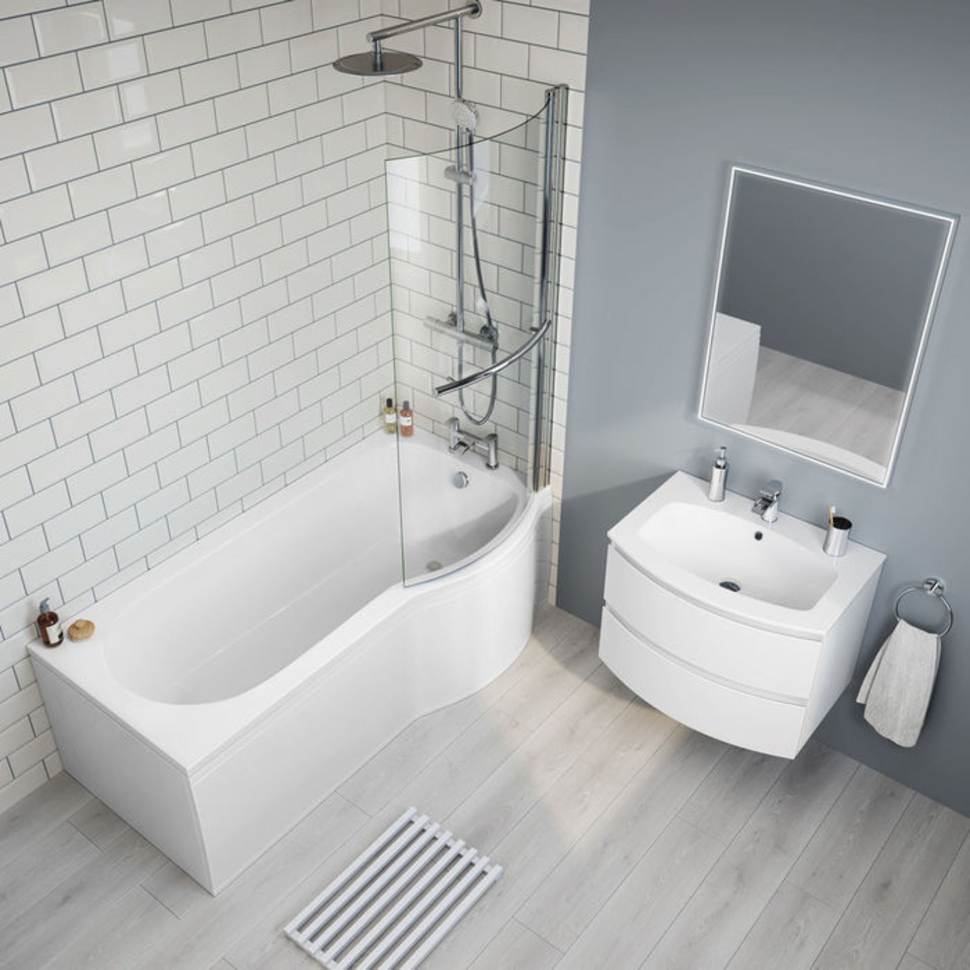 (XX26) 1600x750mm - Right Hand P-Shaped Bath with Front Panel and bath screen. RRP £374.99. 5m... - Image 3 of 3