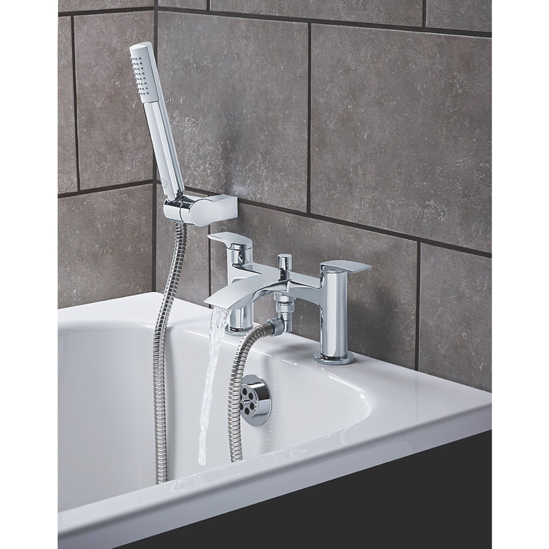 (XX131) Heritage Wye Deck-Mounted Bath/Shower Mixer Tap. Bath / shower mixer tap with solid bra...