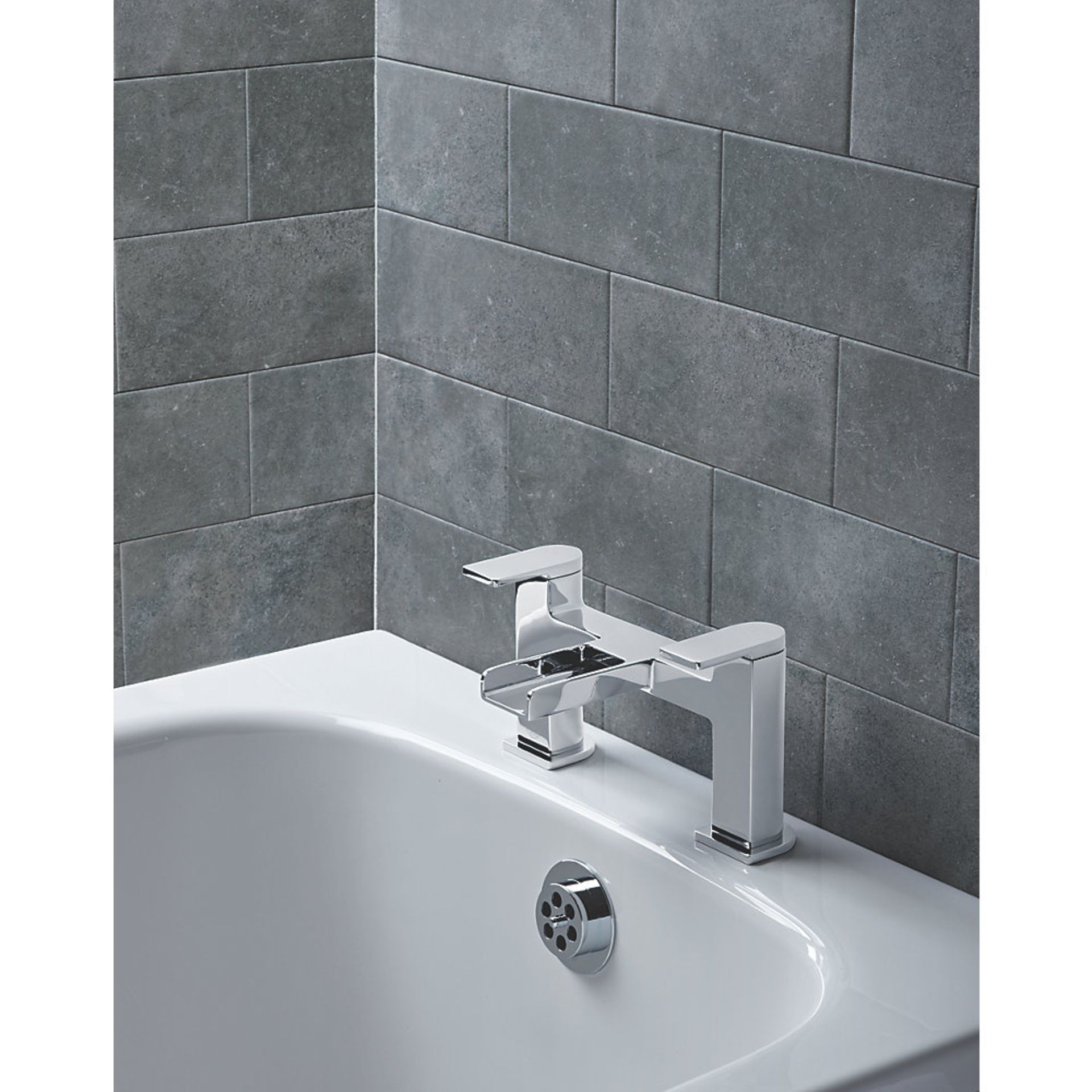 (MC148) Niagara Waterfall Bath Mono Mixer Tap. Double Lever Operation Suitable for High & Low - Image 2 of 3