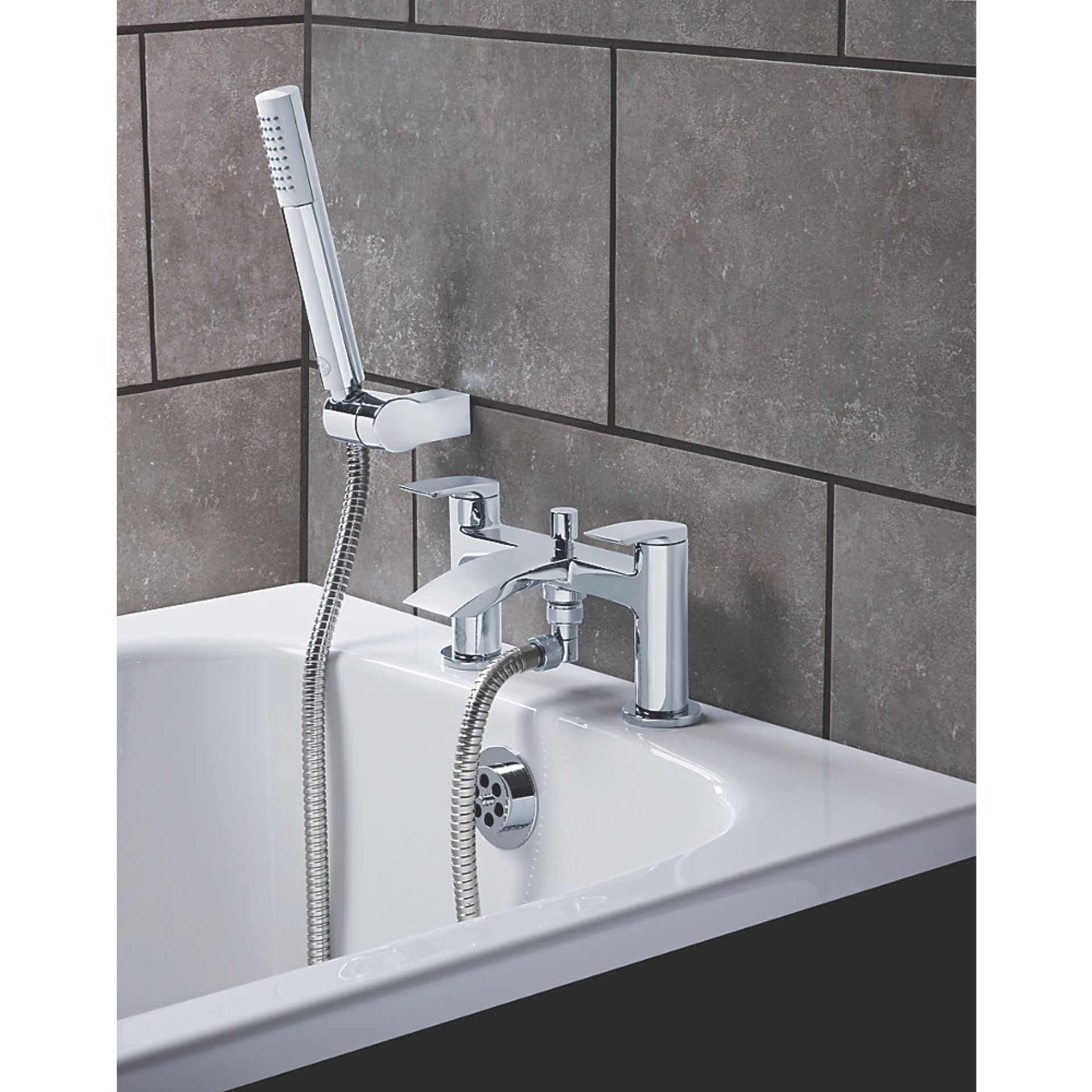 (XX131) Heritage Wye Deck-Mounted Bath/Shower Mixer Tap. Bath / shower mixer tap with solid bra... - Image 3 of 3