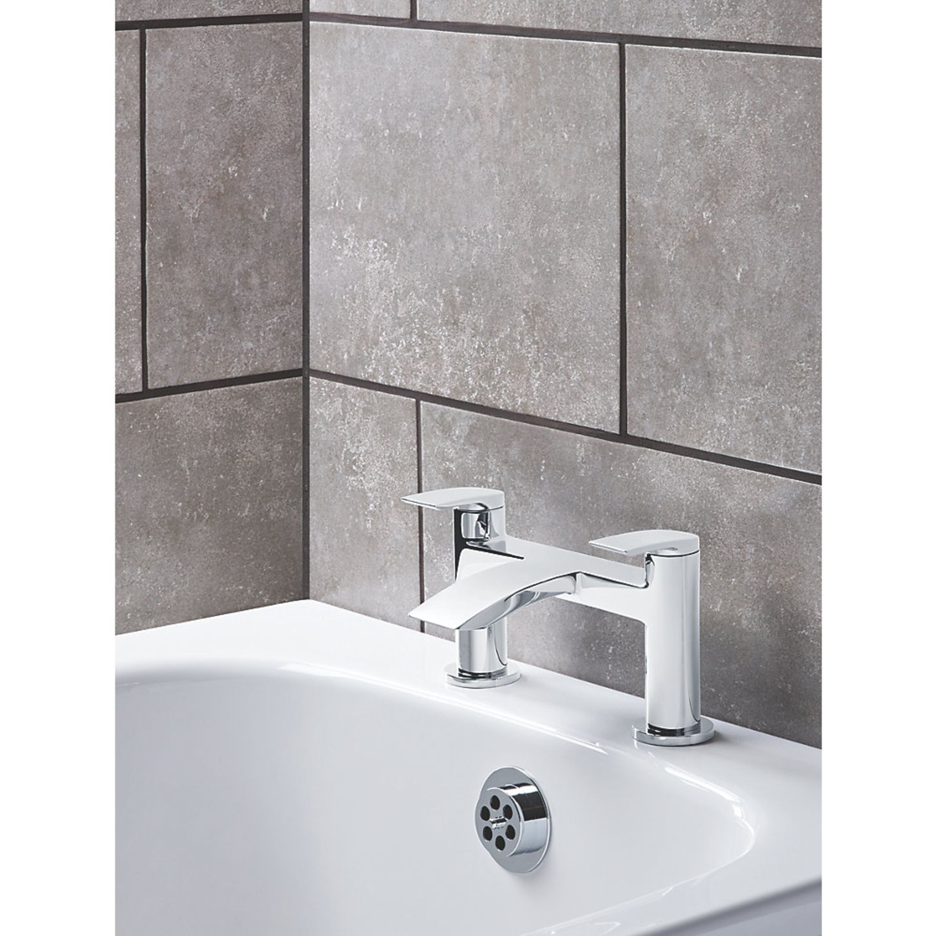 (PP194) Wye Bath Filler Tap. Bath mixer tap with solid brass body. Double Lever Operation Suitable - Image 2 of 3