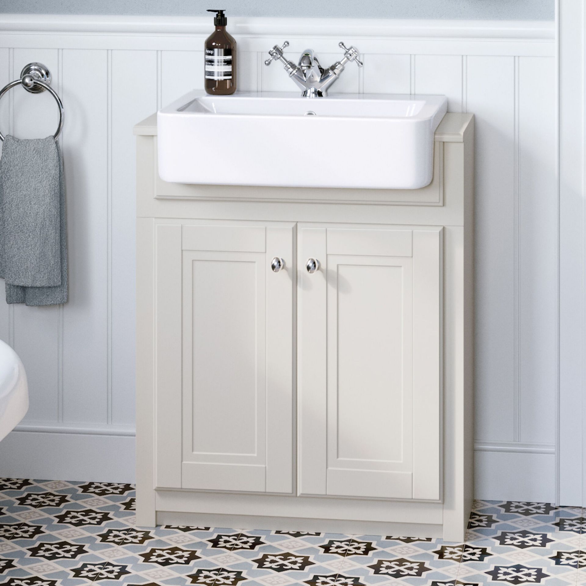 (MQ80) 667mm Cambridge Clotted Cream FloorStanding Sink Vanity Unit. RRP £499.99. Comes comple...