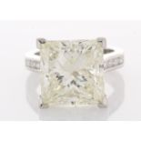 18ct White Gold Single Stone Prong Set With Stone Set Shoulders Diamond Ring 10.00 Carats