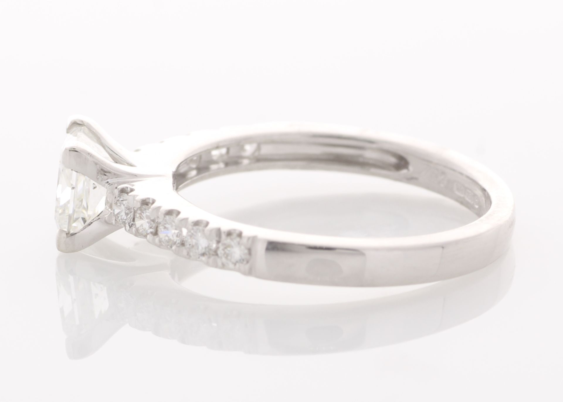 18ct White Gold Single Stone Prong Set With Stone Set Shoulders Diamond Ring 1.11 - Image 2 of 6