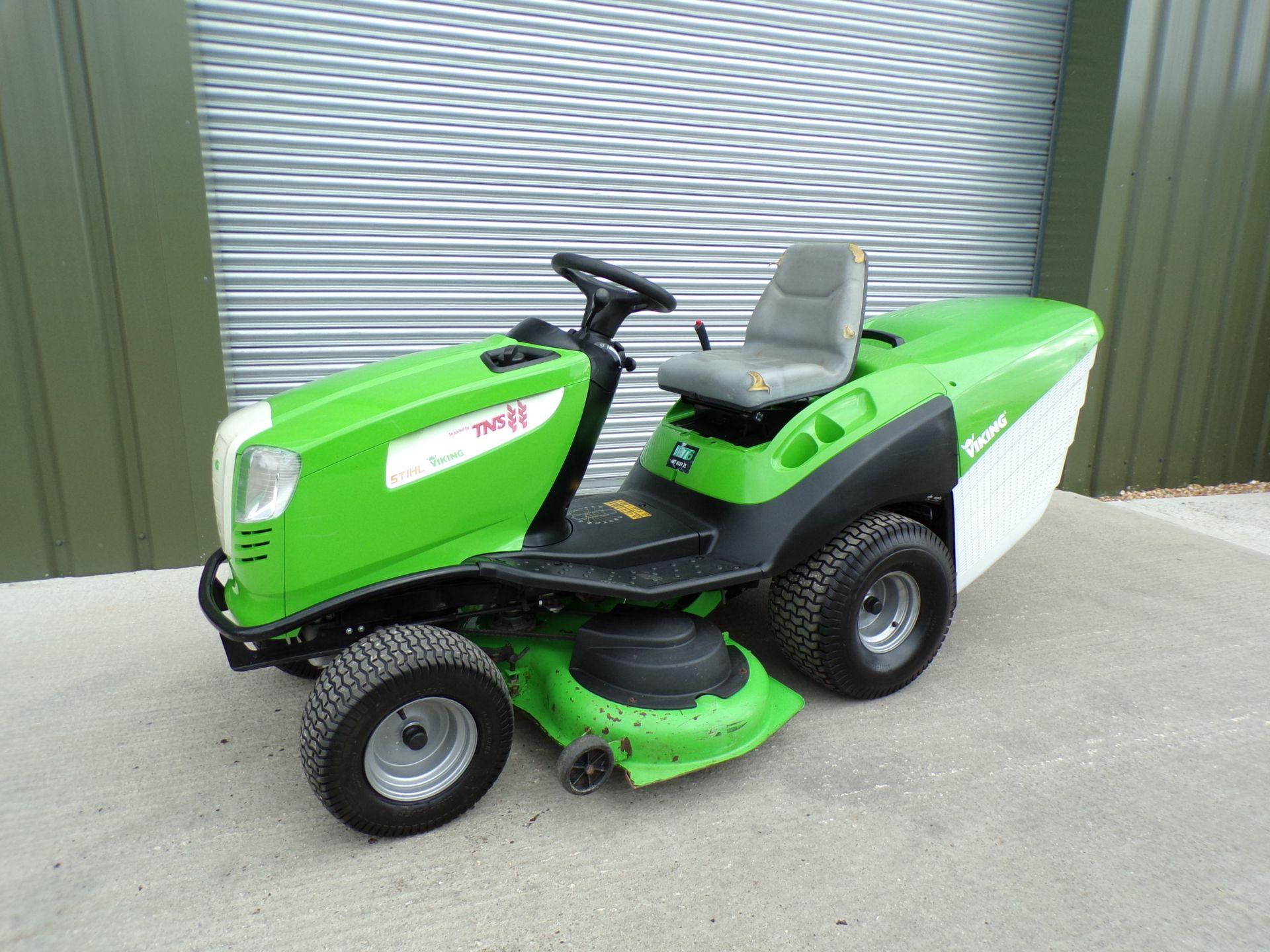 VIKING MT6127ZL RIDE ON MID ROTARY MOWER COLLECTOR - Image 6 of 9