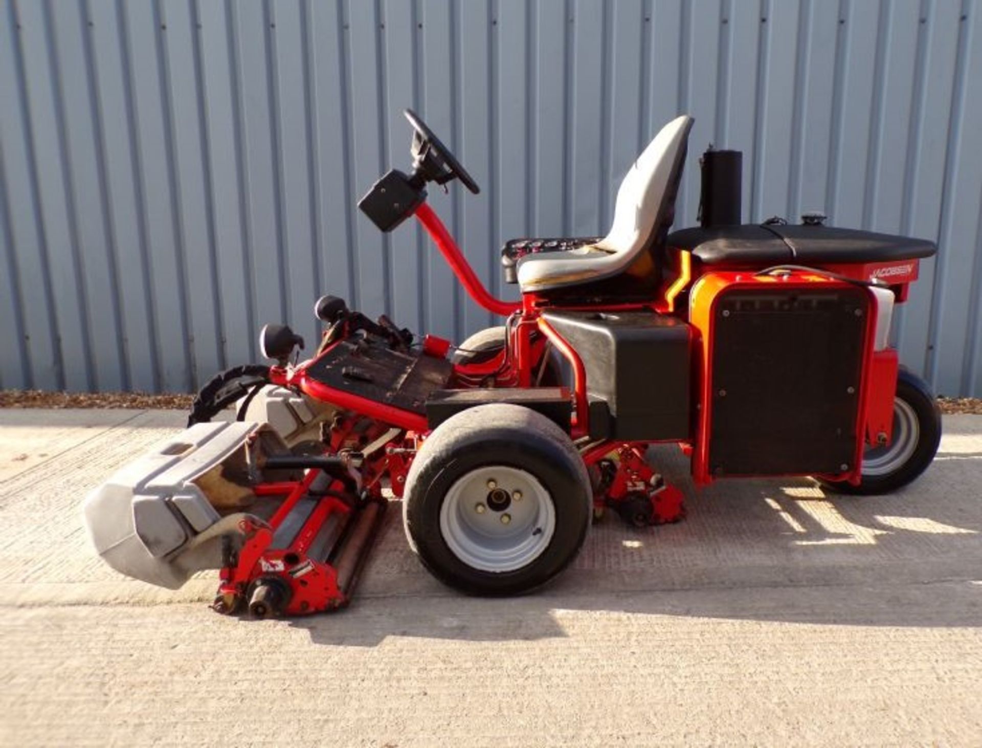 2005 JACOBSEN G PLEX III RIDE ON GREENS MOWER