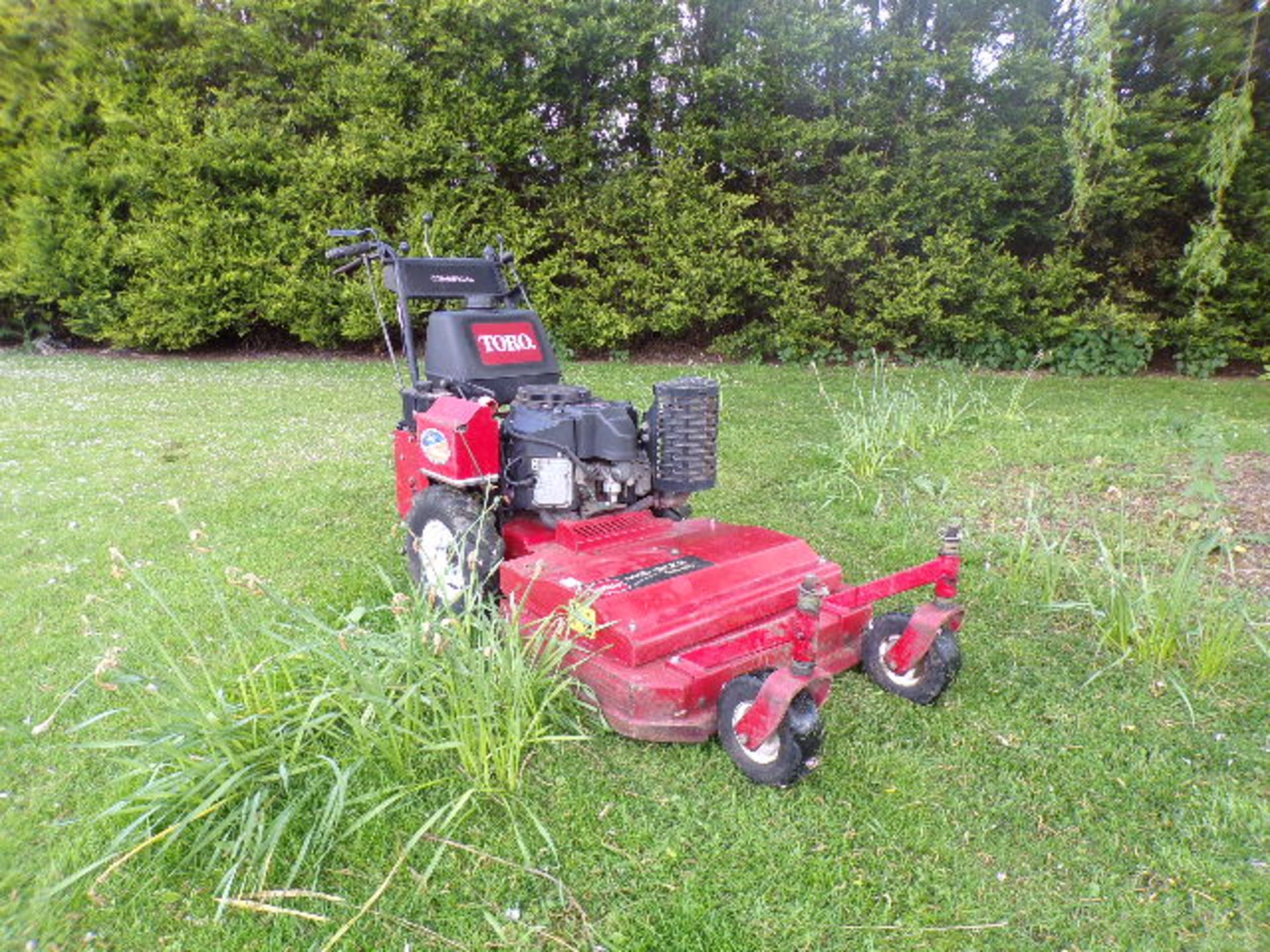 TORO MID SIZE 32RD WALK BEHIND MOWER