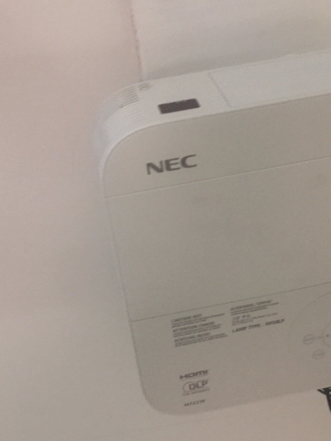 NEC M322W 3200 lumen LCD Projector - Image 2 of 2