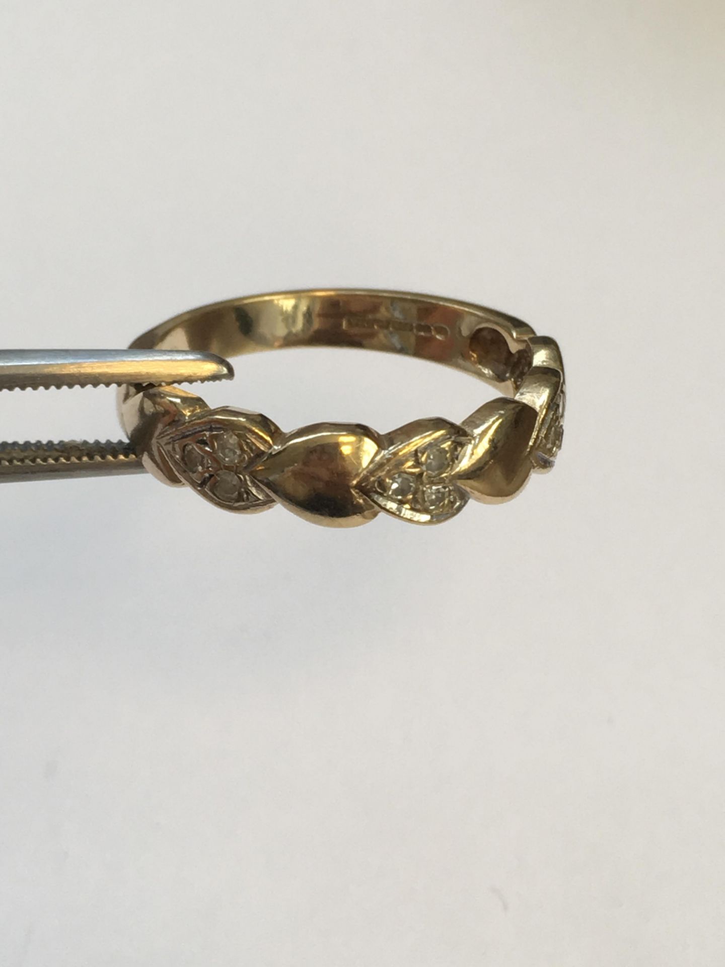 9ct Gold Diamond Set heart band - Image 4 of 9