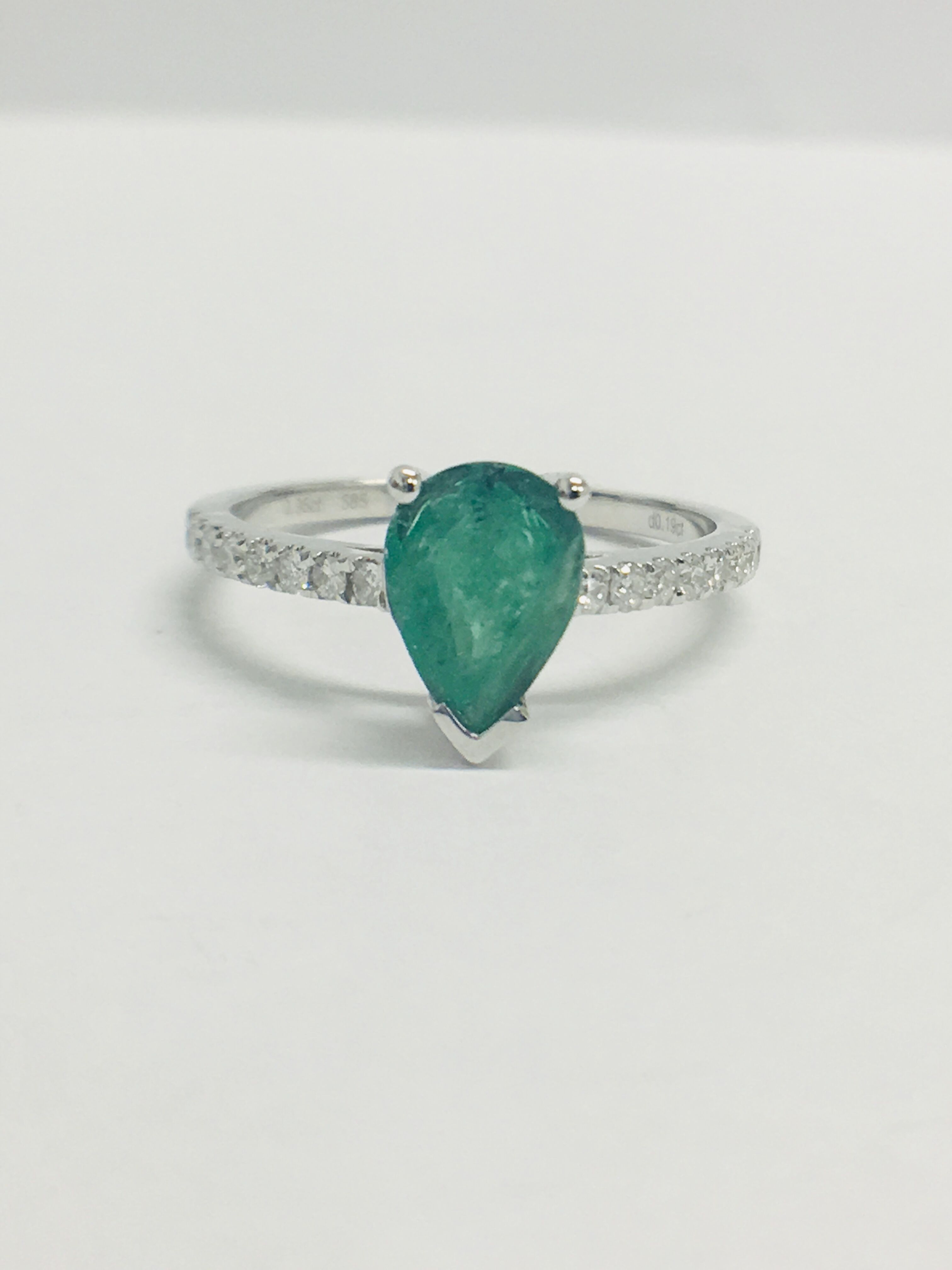 14ct White Gold Emerald & Diamond Ring