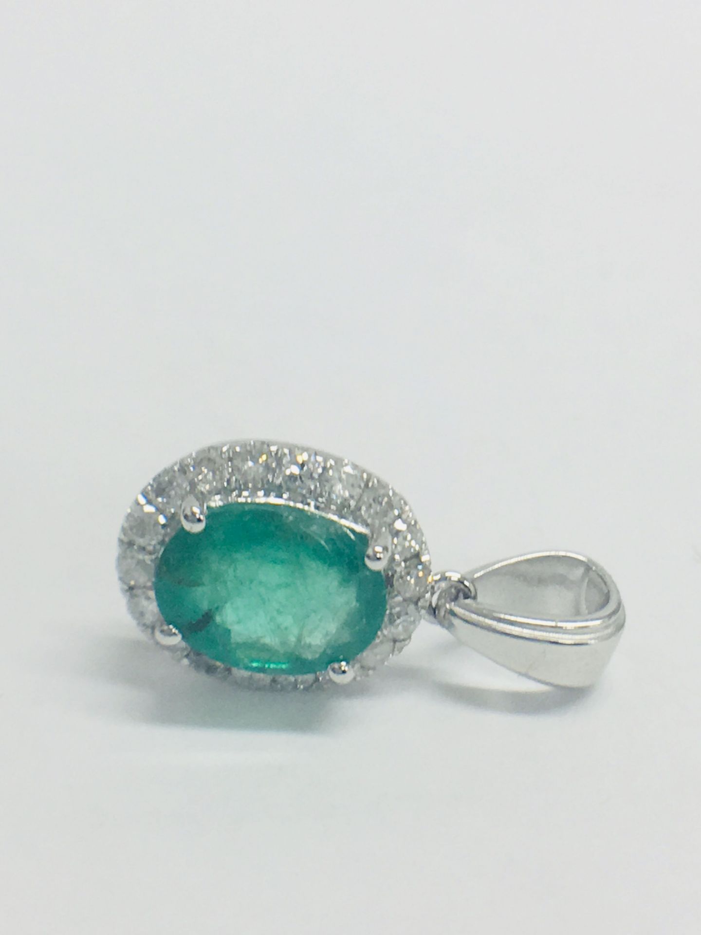 14ct White Gold Emerald & Diamond Pendant - Image 2 of 7