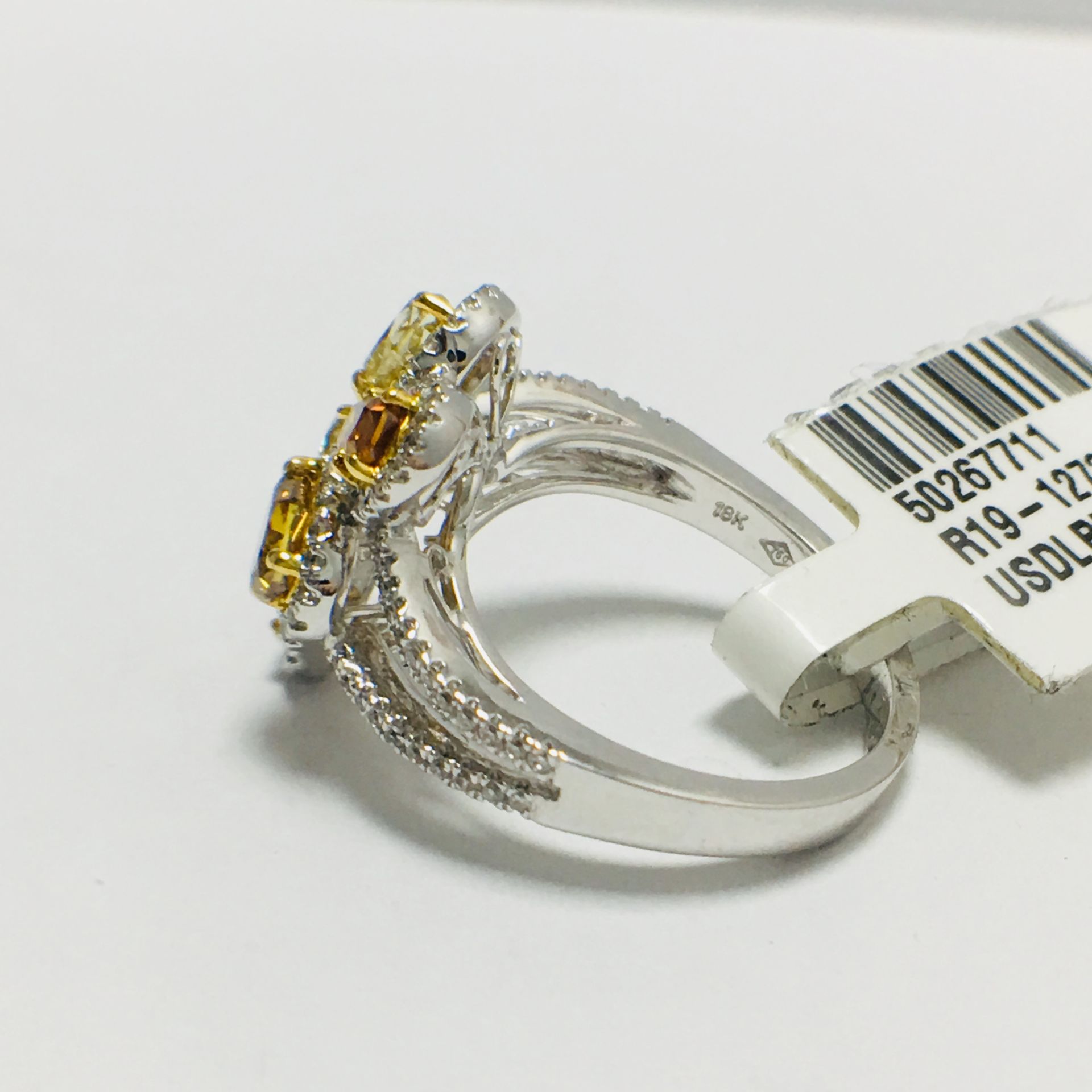 18ct Fancy Colour Diamond Ring - Image 4 of 13