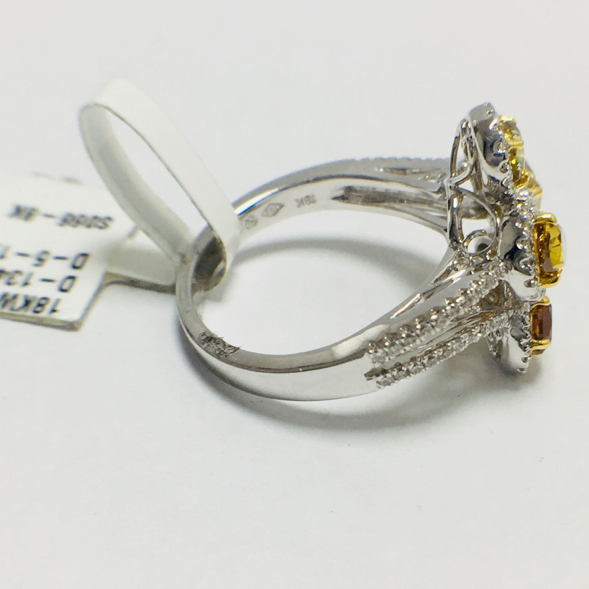 18ct Fancy Colour Diamond Ring - Image 9 of 13