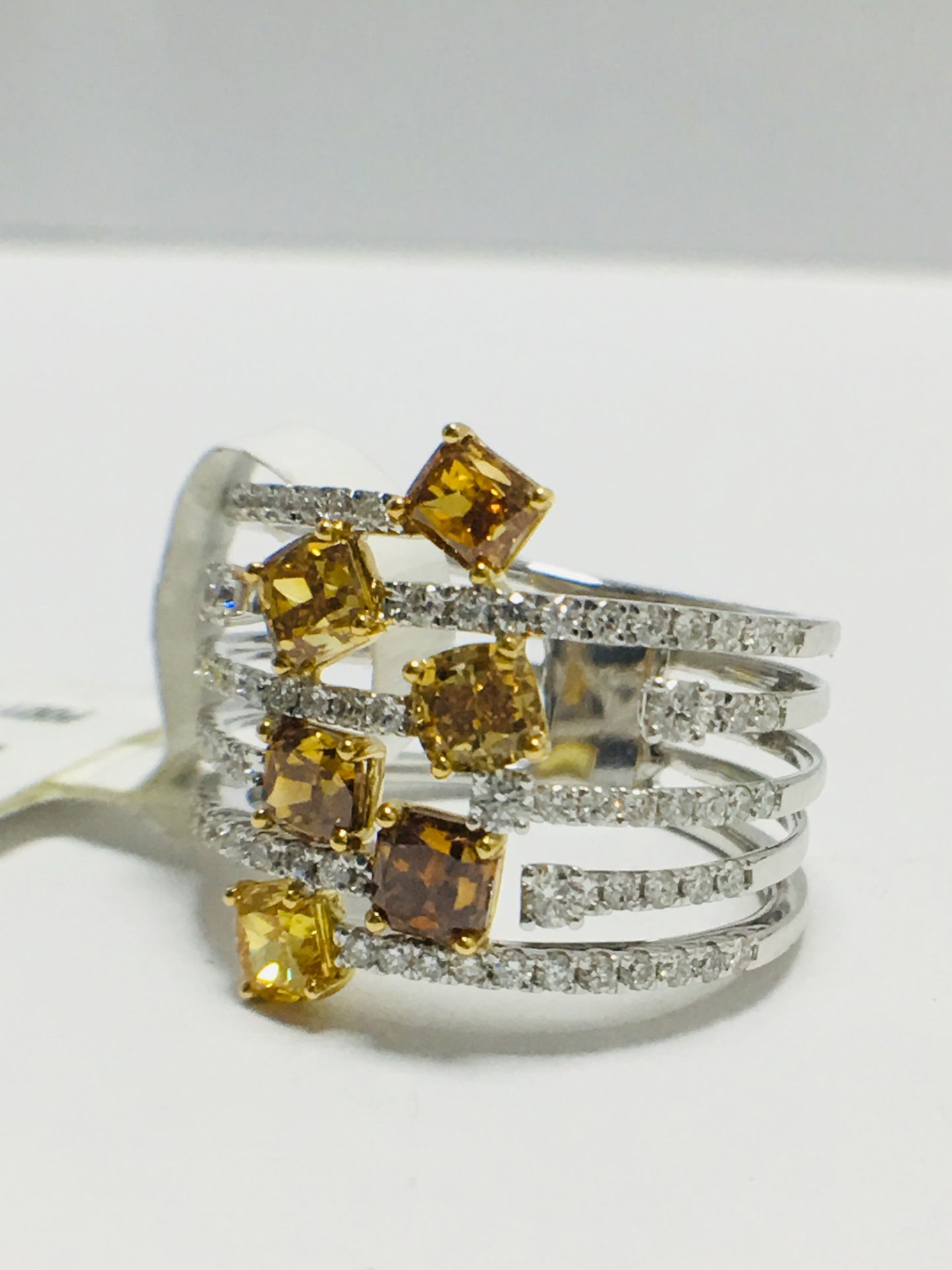 18ct Fancy Colour Diamond Ring - Image 7 of 10