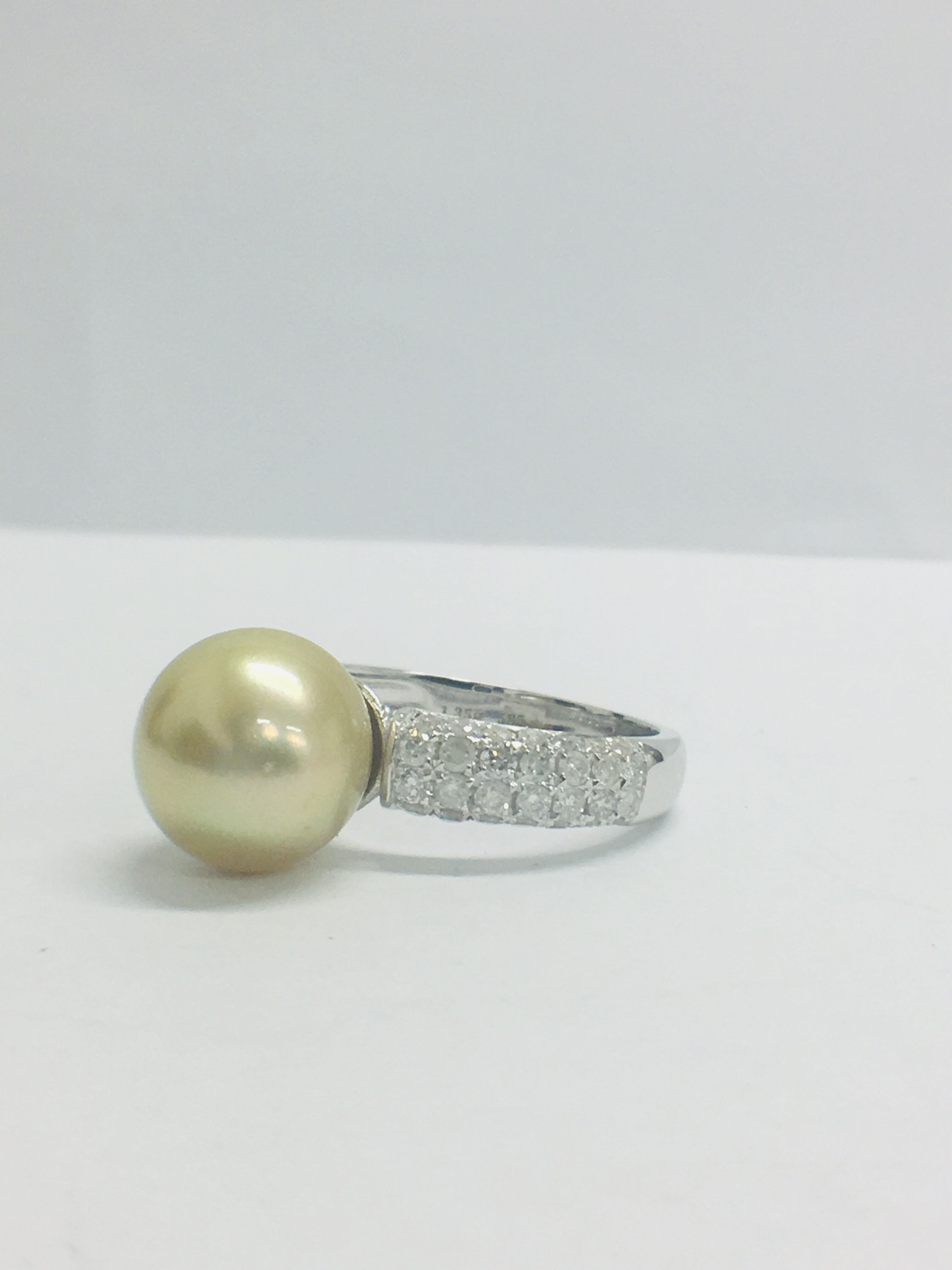 14ct White Gold Pearl & Diamond Ring