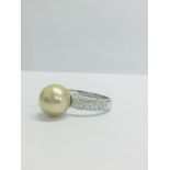 14ct White Gold Pearl & Diamond Ring