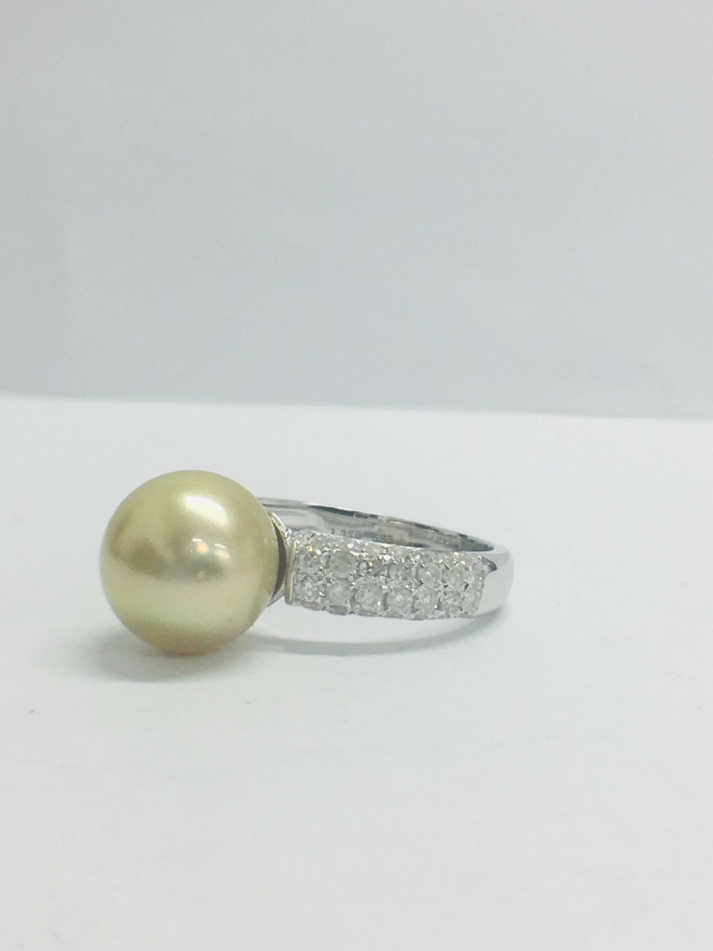 14ct White Gold Pearl & Diamond Ring