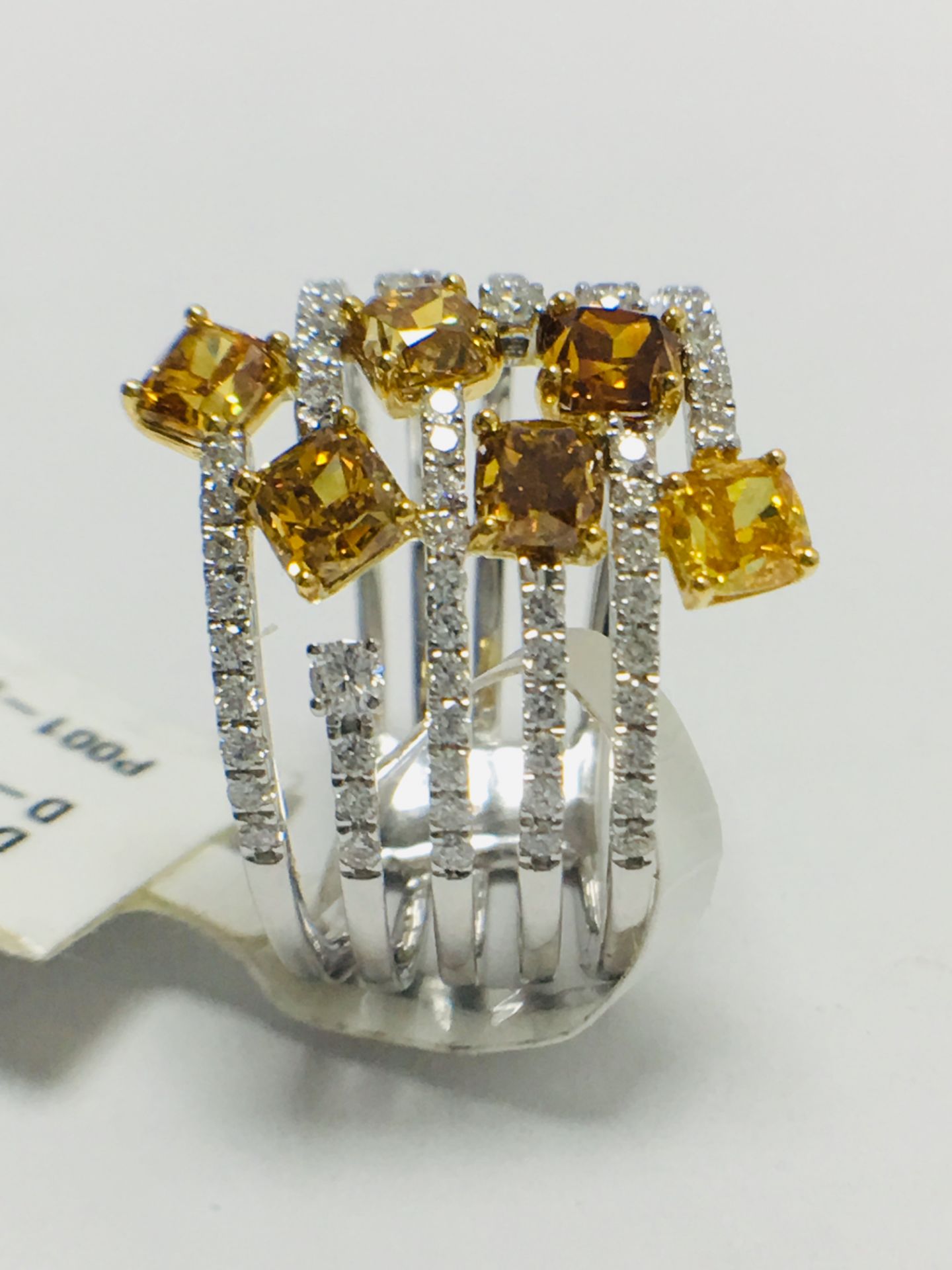 18ct Fancy Colour Diamond Ring - Image 8 of 10