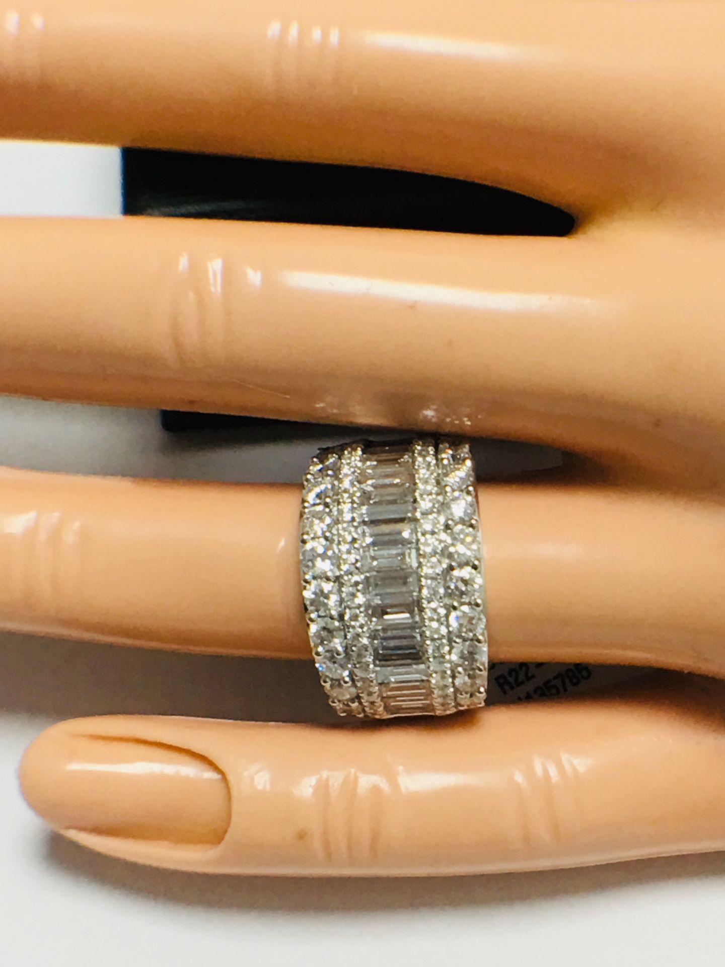 18ct Diamond Dress Ring - Image 10 of 10