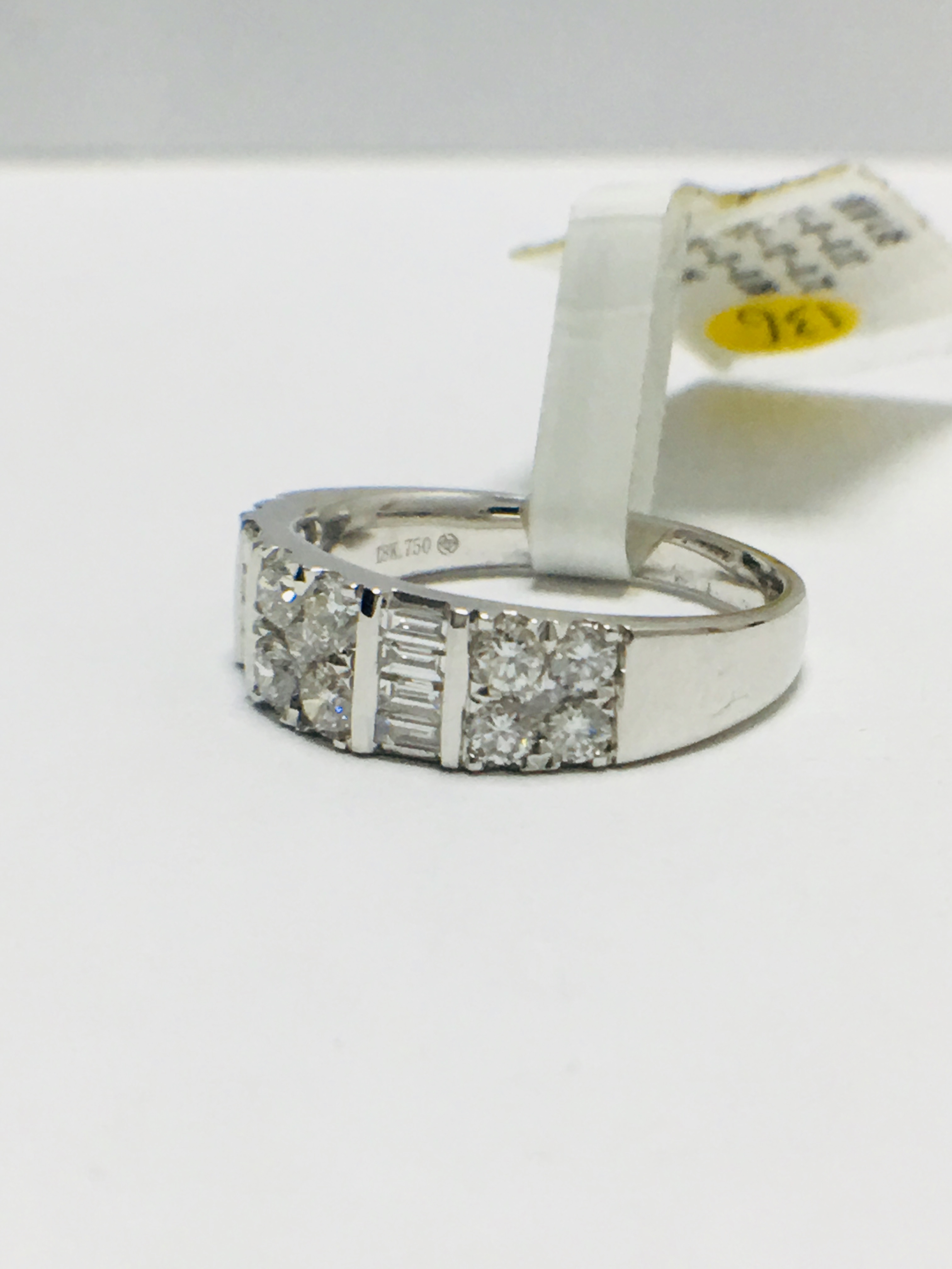 18ct Diamond Dress Ring - Image 2 of 10