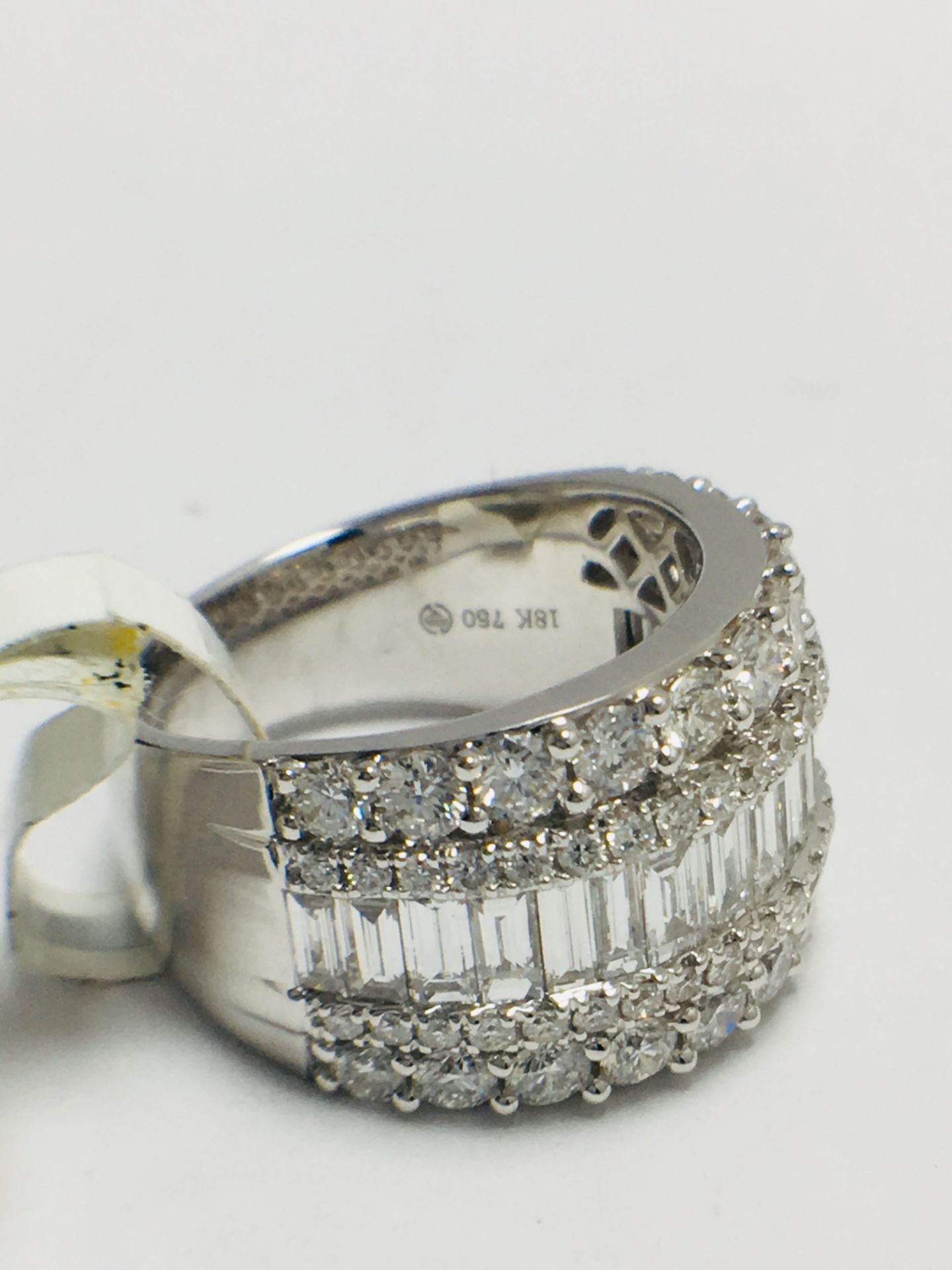 18ct Diamond Dress Ring - Image 6 of 10