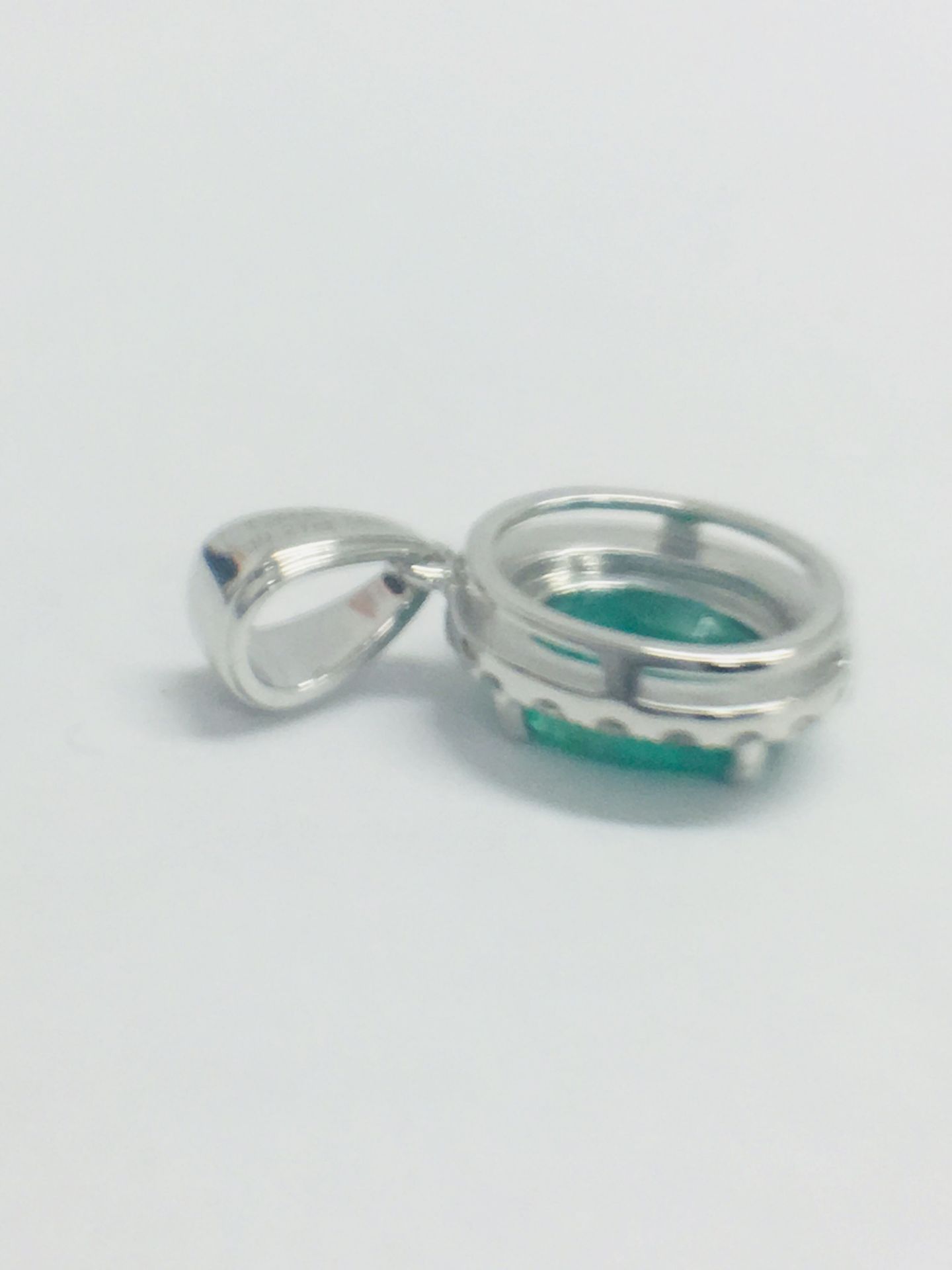 14ct White Gold Emerald & Diamond Pendant - Image 7 of 7