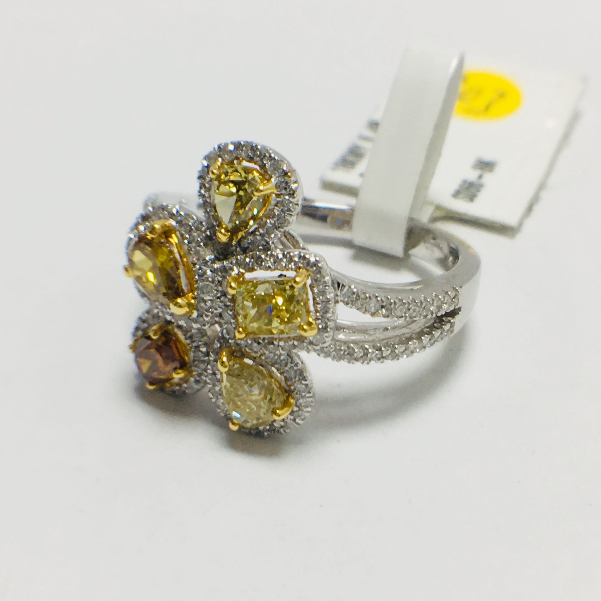 18ct Fancy Colour Diamond Ring - Image 12 of 13