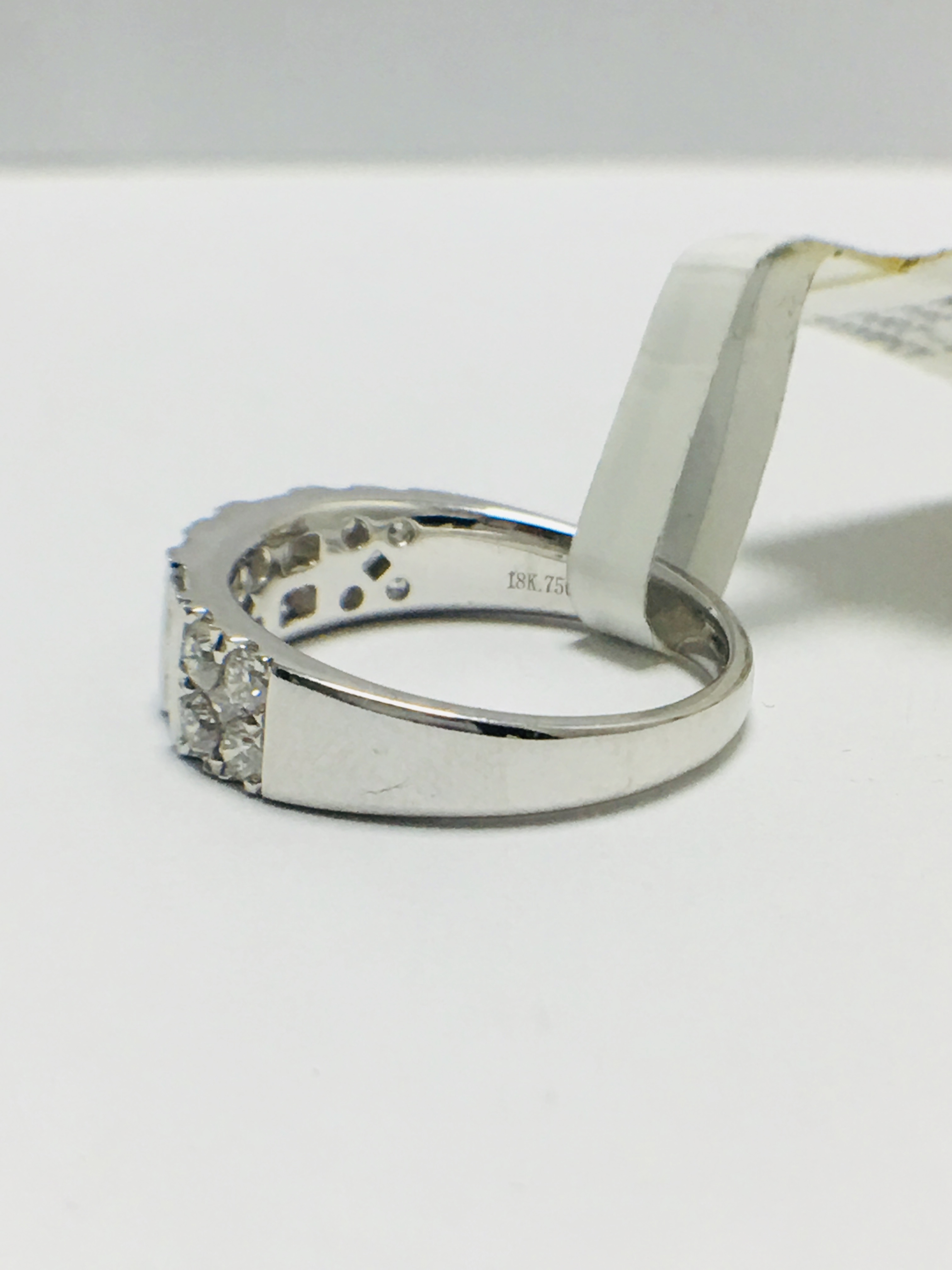 18ct Diamond Dress Ring - Image 3 of 10