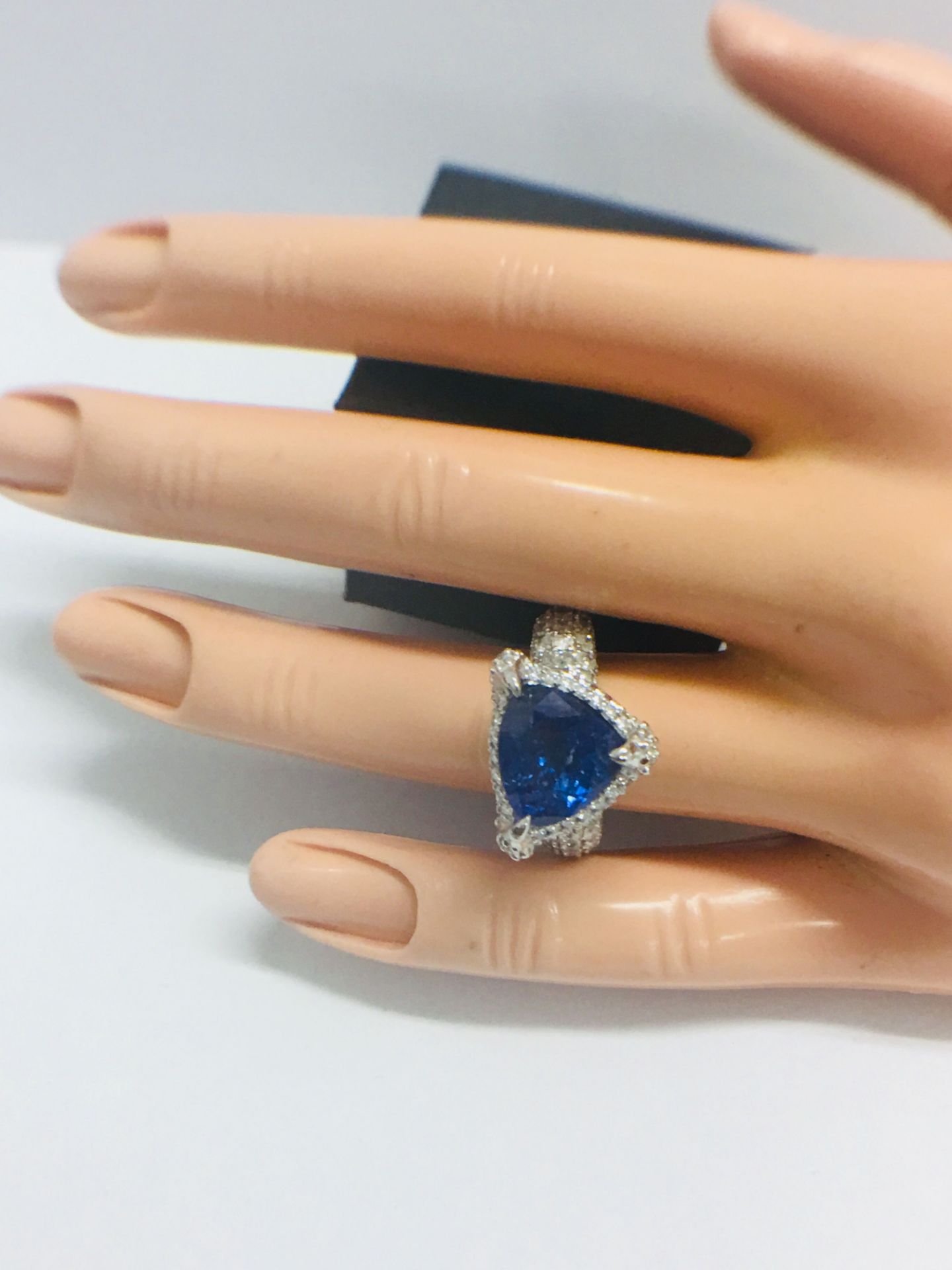 Platinum Tanzanite Ring - Image 12 of 15