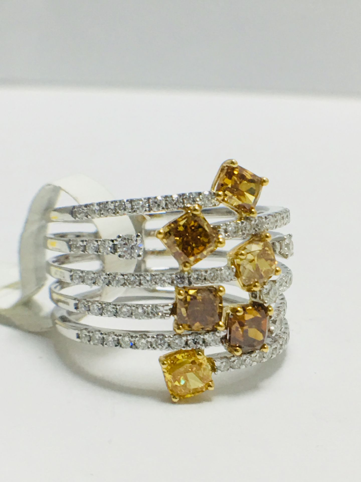 18ct Fancy Colour Diamond Ring - Image 6 of 10