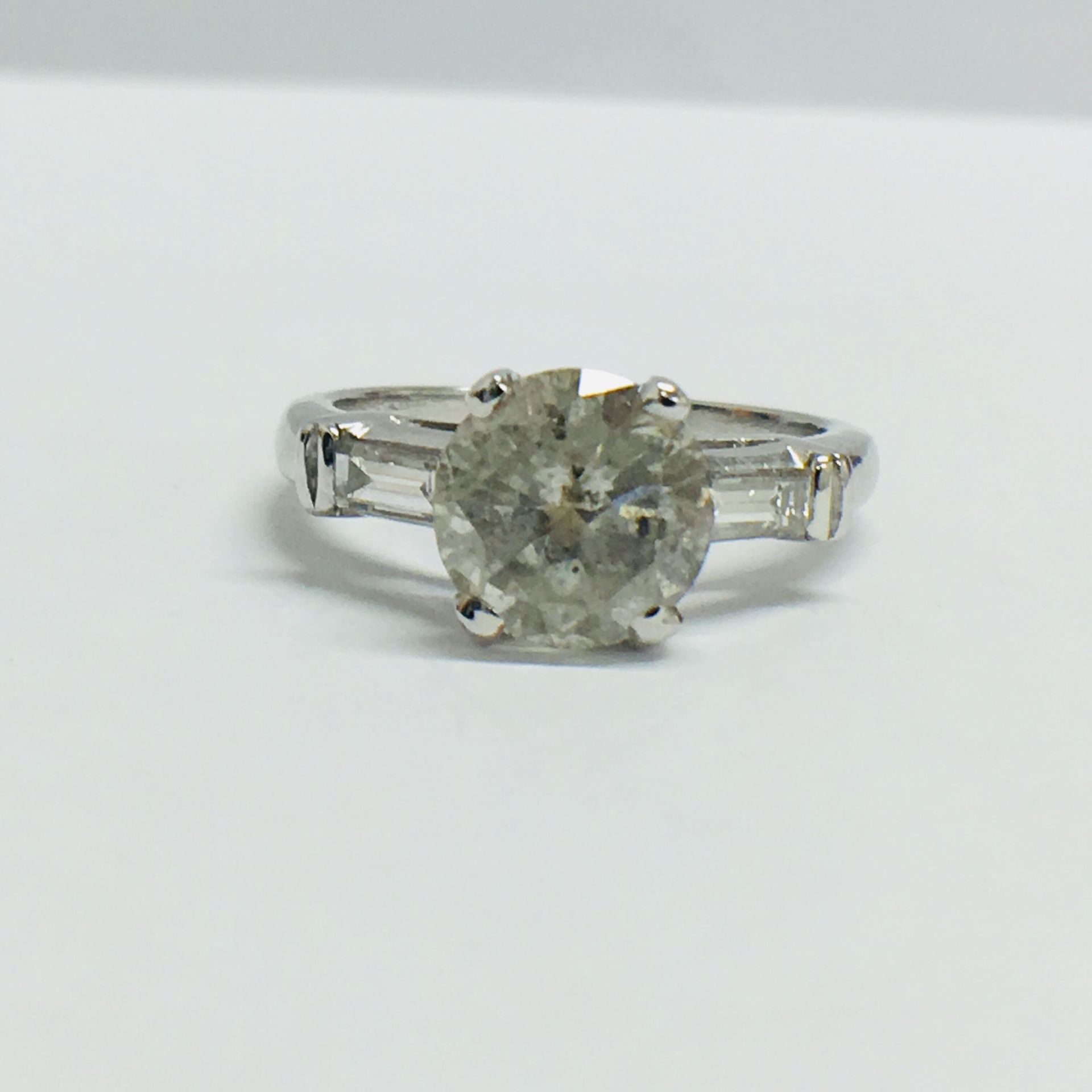Platinum Diamond Ring - Image 10 of 11