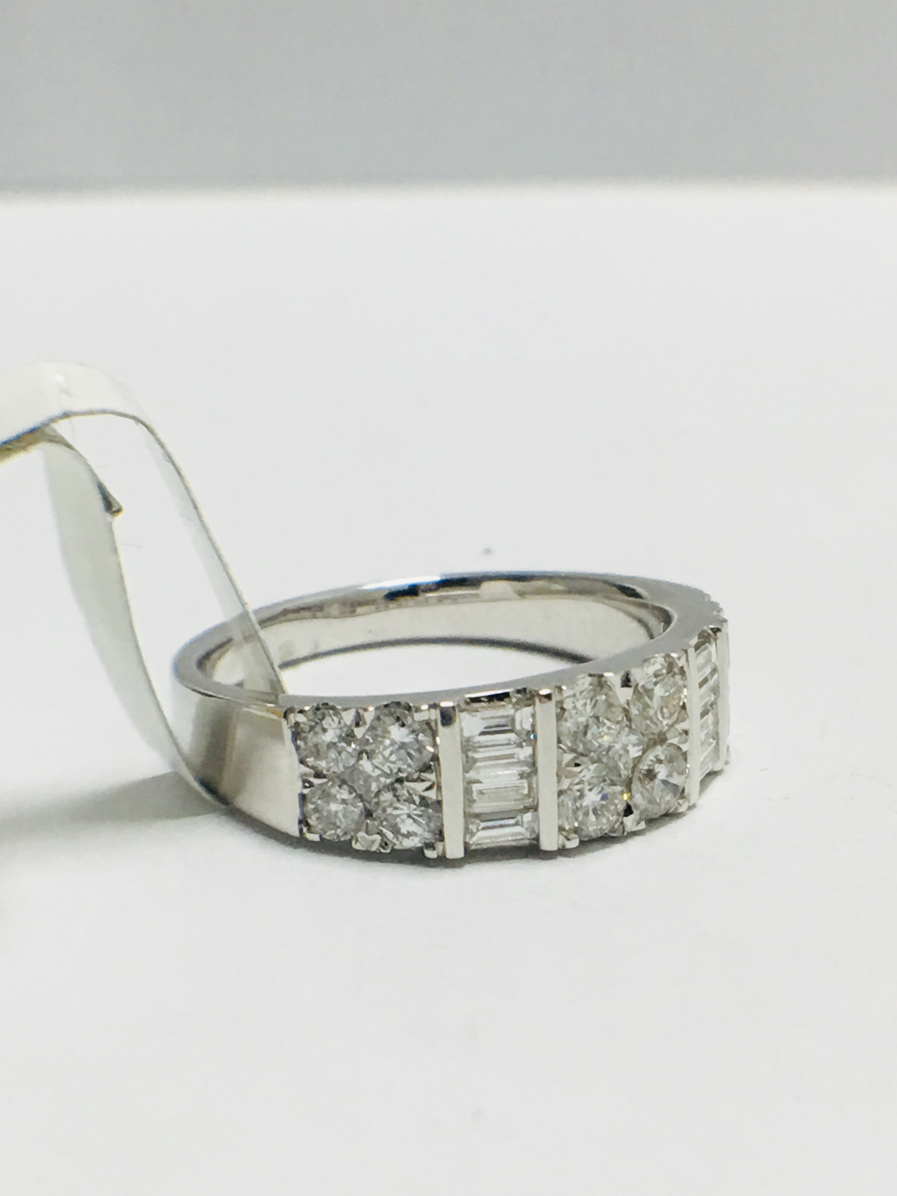 18ct Diamond Dress Ring - Image 7 of 10