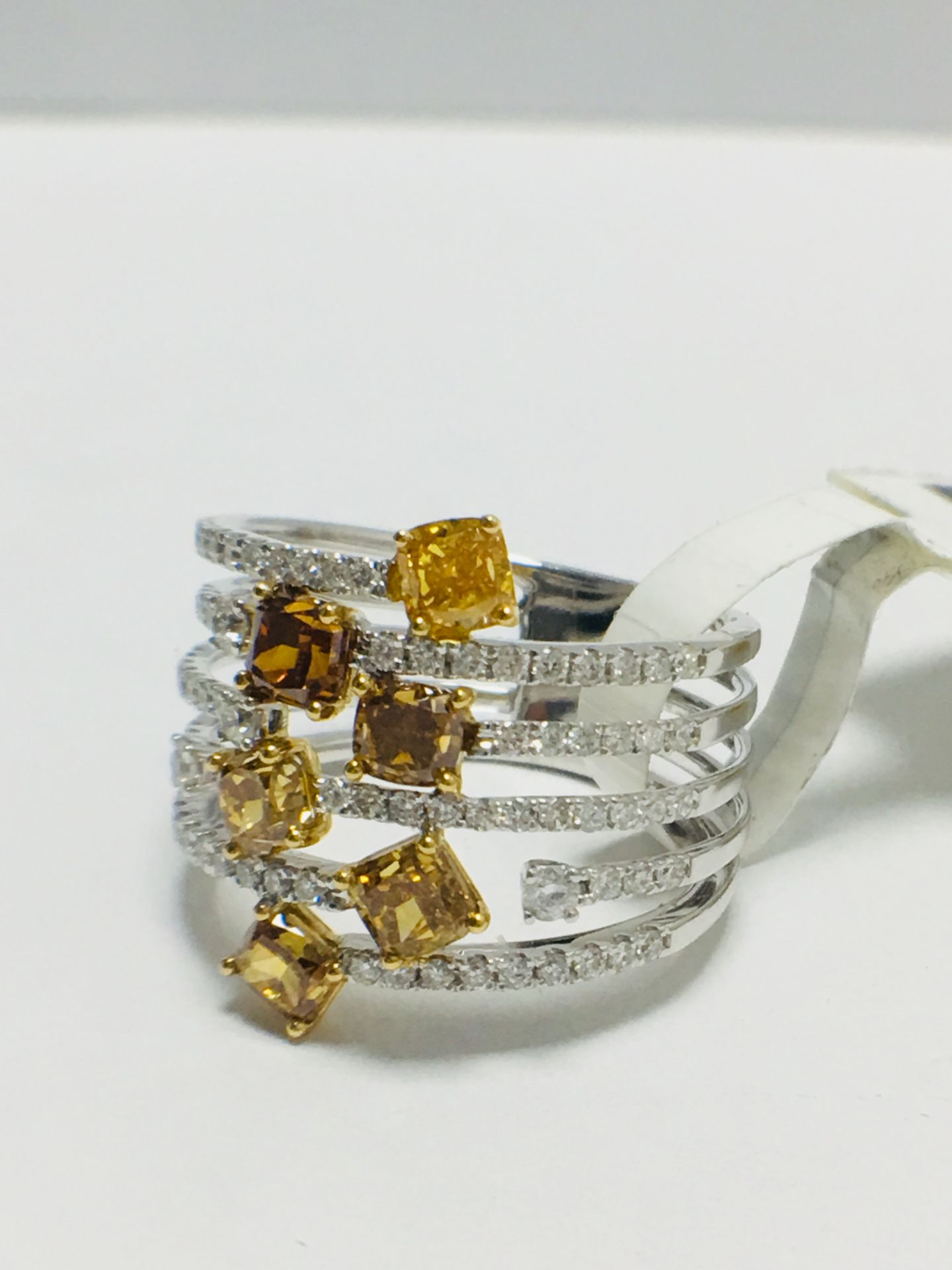 18ct Fancy Colour Diamond Ring - Image 9 of 10