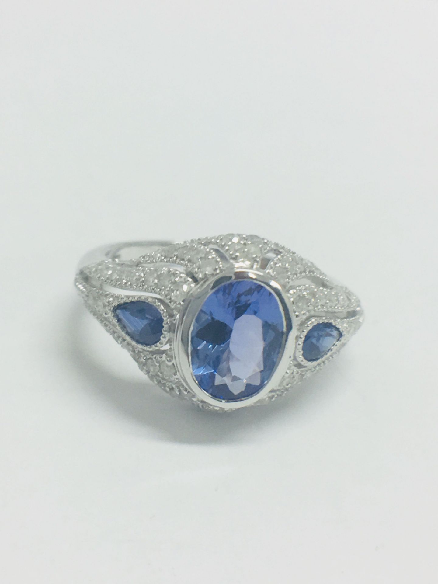 18ct White Gold Tanzanite & Diamond Ring - Image 7 of 8