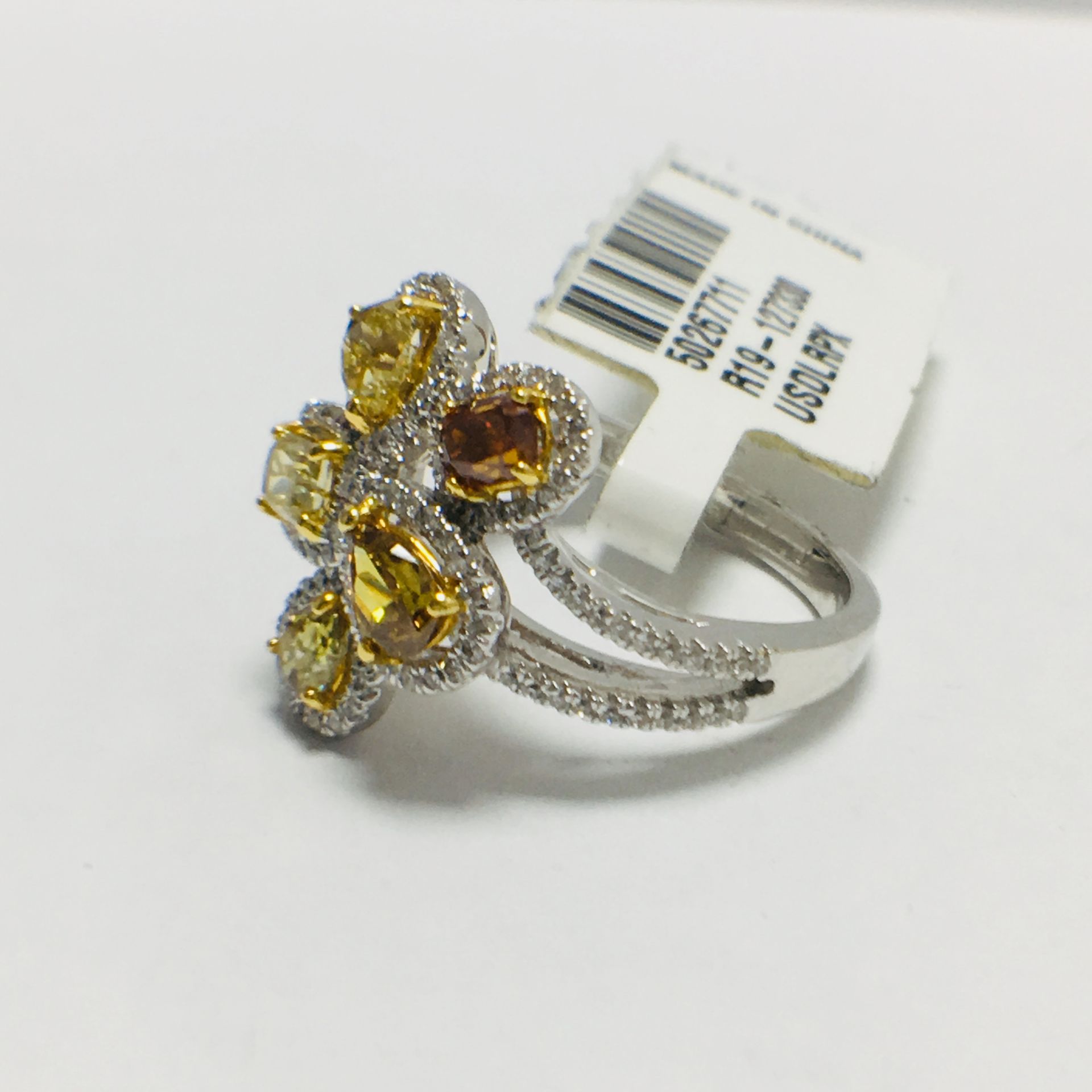 18ct Fancy Colour Diamond Ring - Image 2 of 13