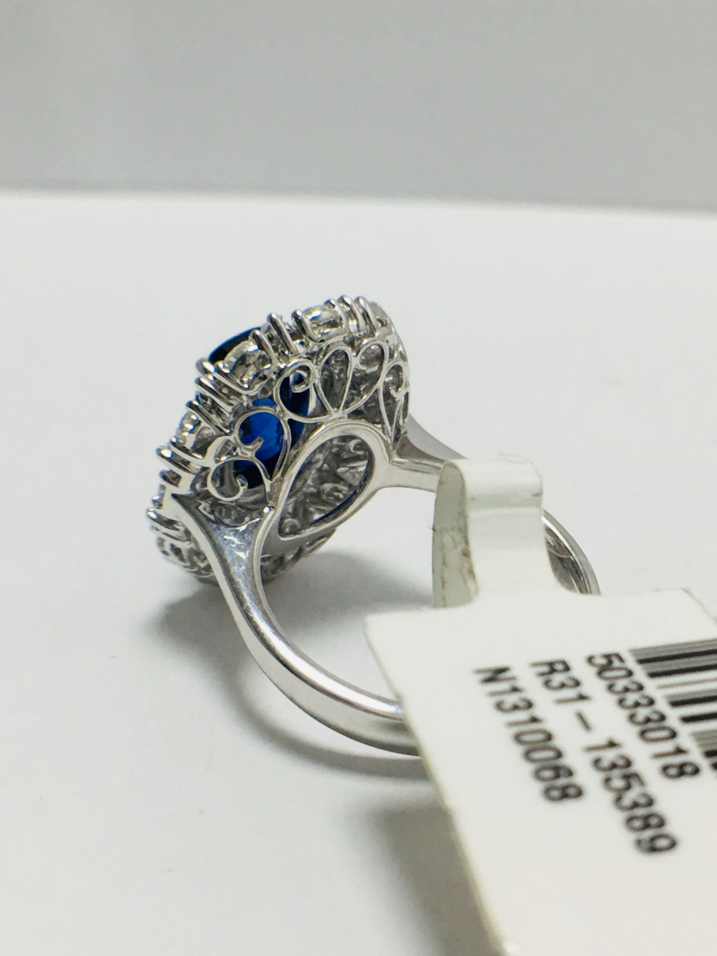 18ct White Gold Natural Sapphire Diamond Cluster Style Ring - Image 3 of 9