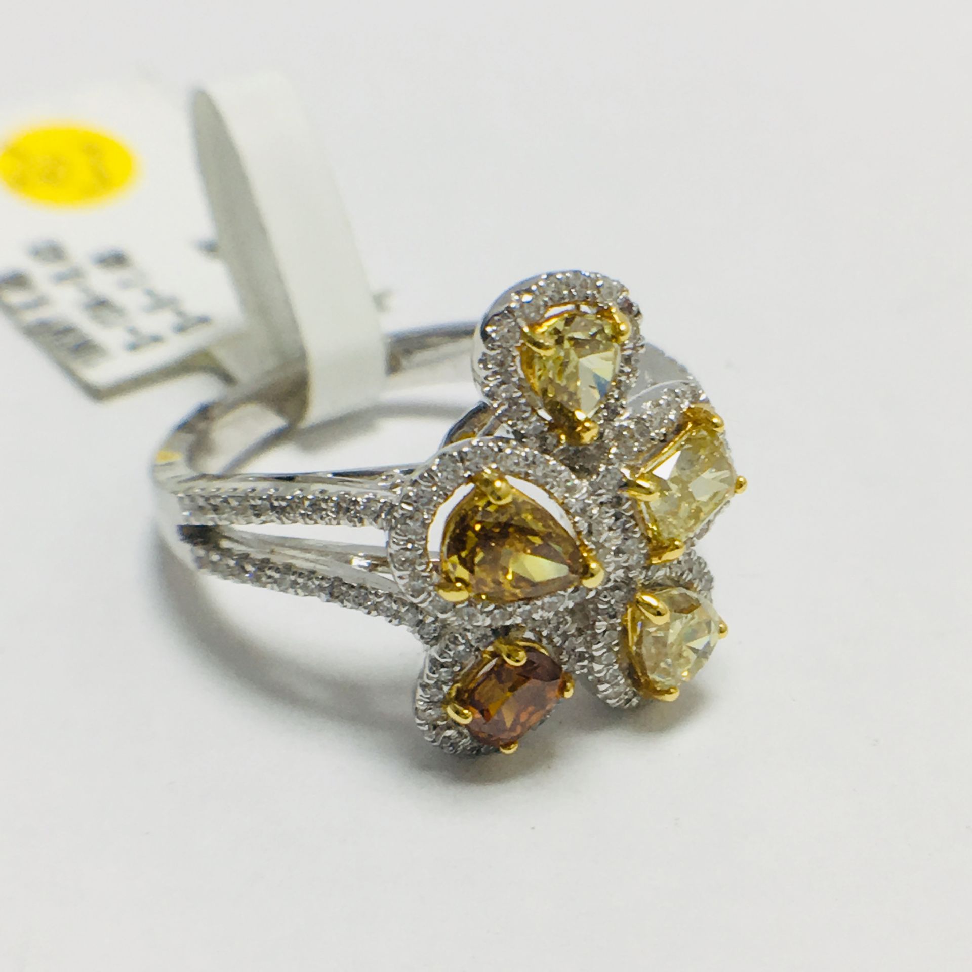 18ct Fancy Colour Diamond Ring - Image 10 of 13