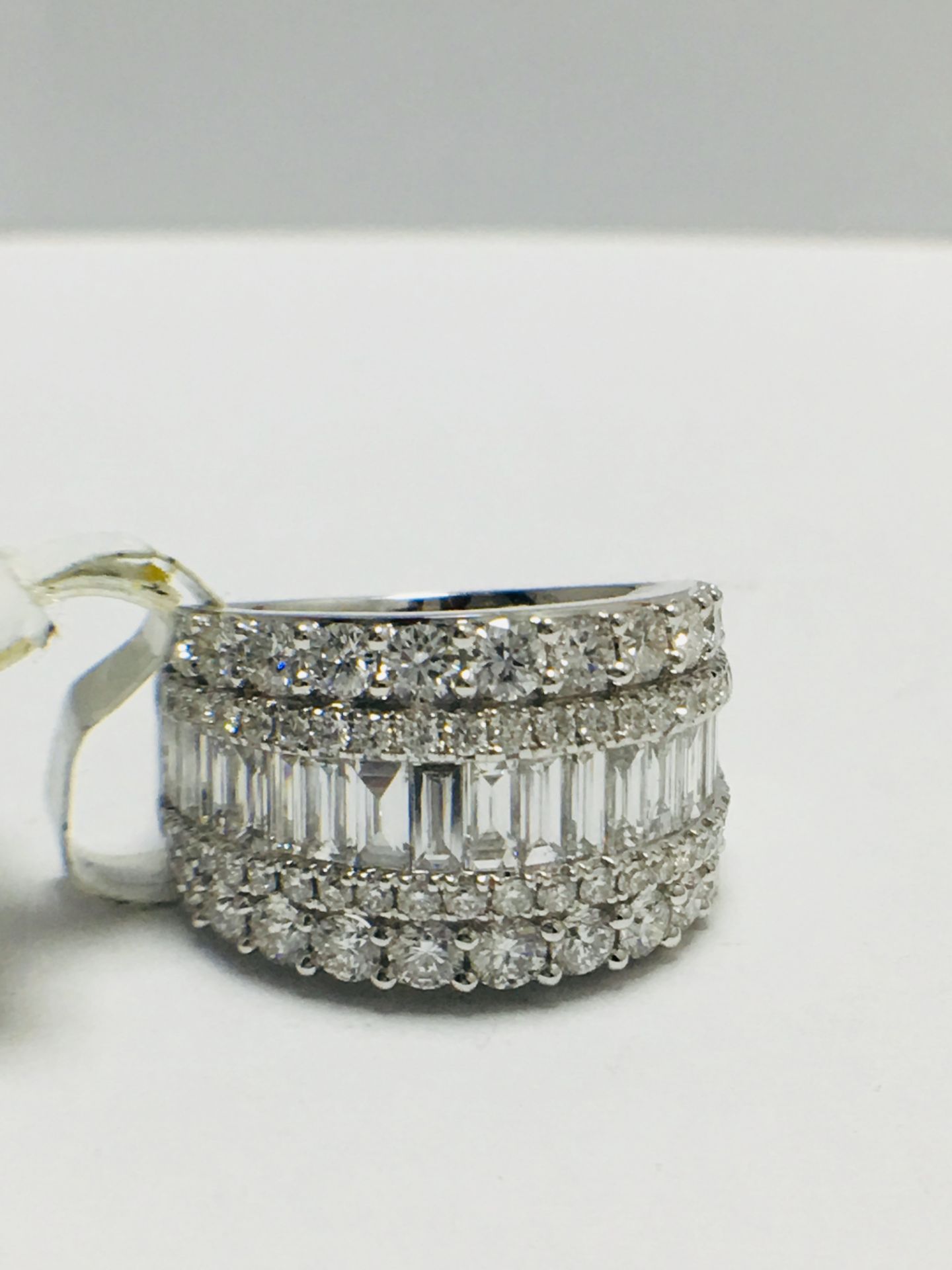 18ct Diamond Dress Ring - Image 7 of 10