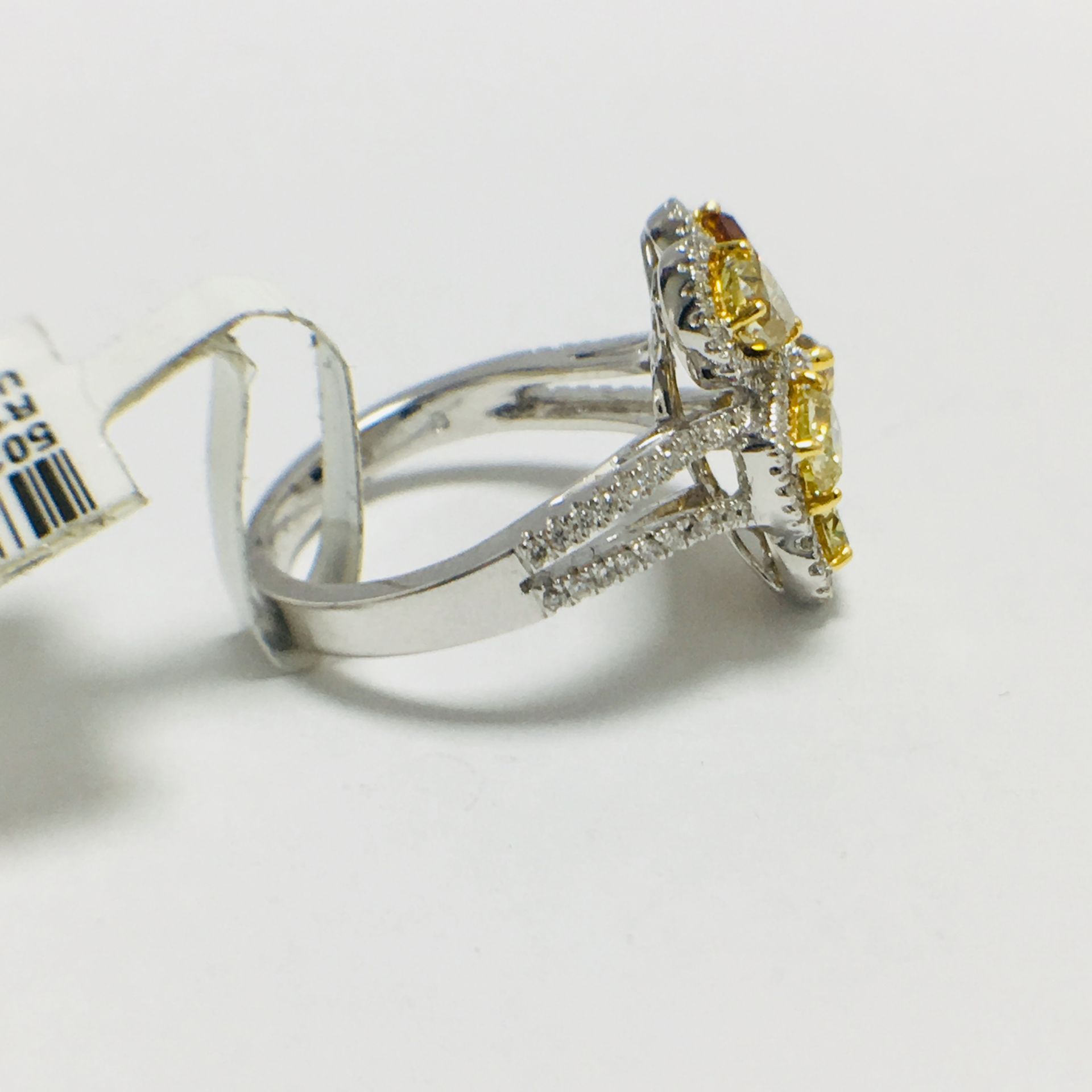 18ct Fancy Colour Diamond Ring - Image 6 of 13