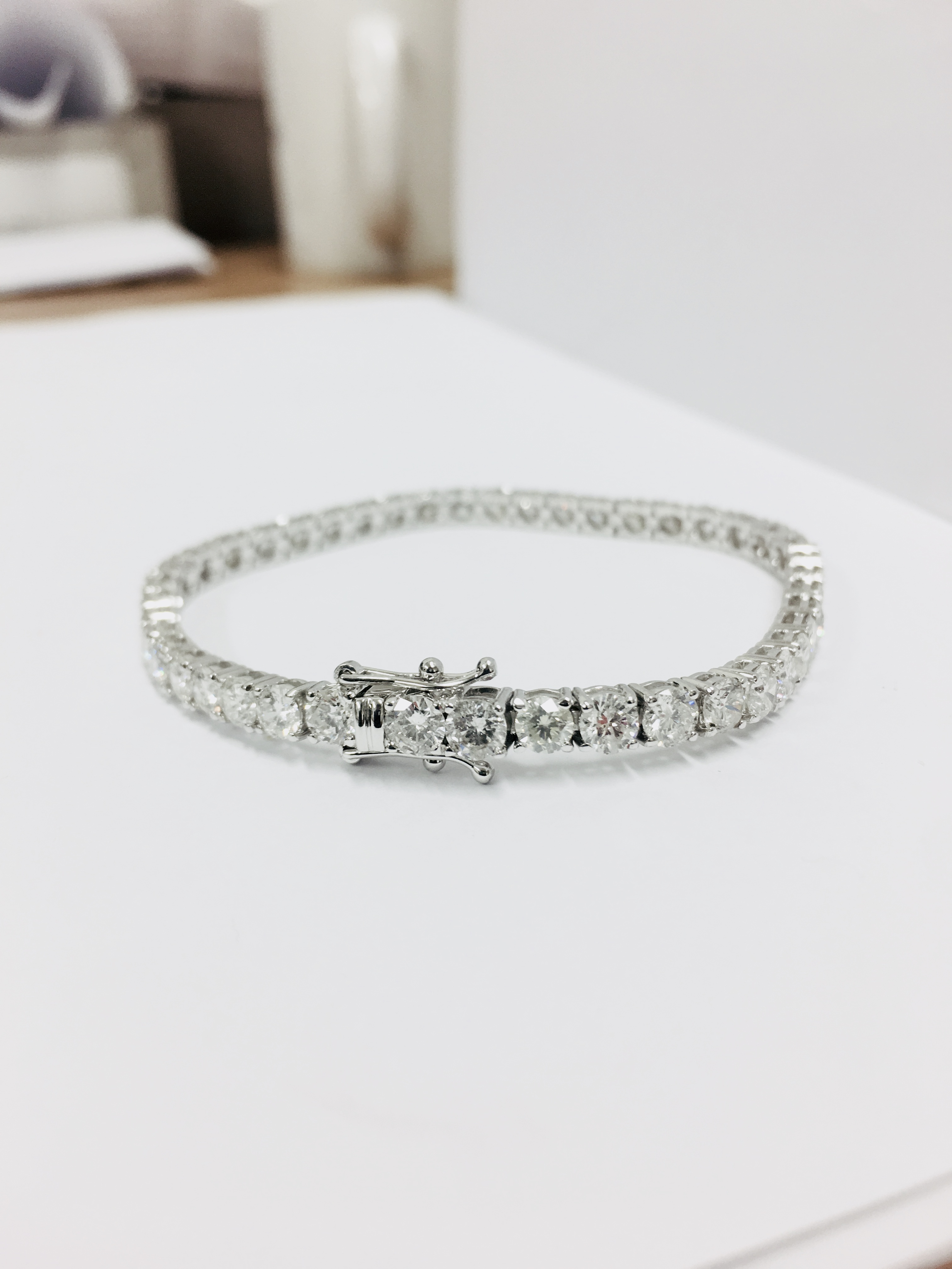 10.50ct Diamond tennis bracelet set with brilliant cut diamonds of H colour