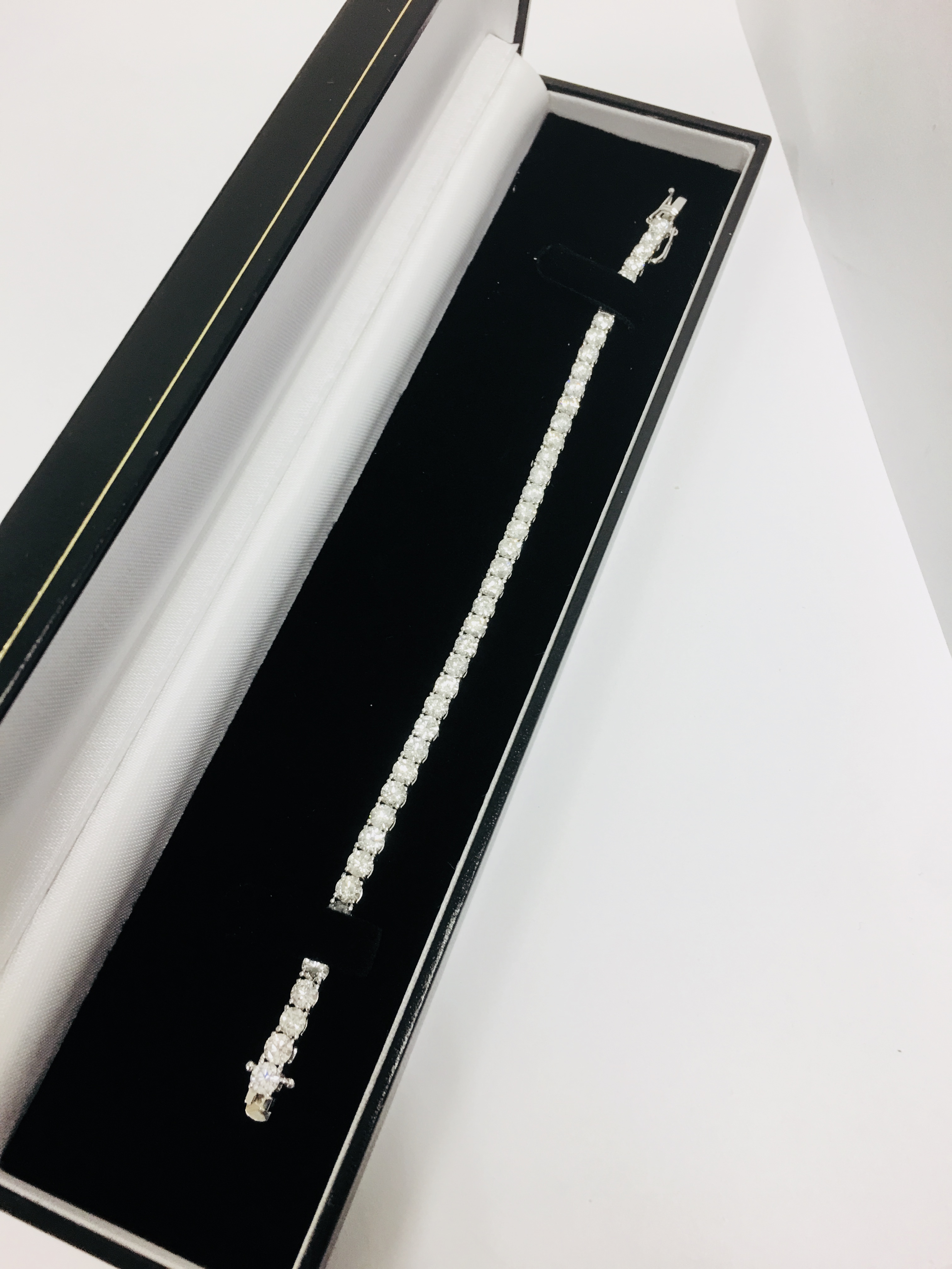 10.50ct Diamond tennis bracelet set with brilliant cut diamonds of H colour - Image 7 of 7