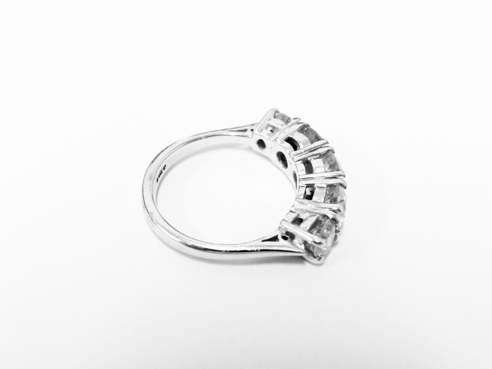 3.50ct diamond five stone ring - Image 4 of 4