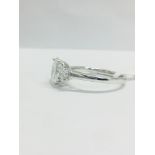 1 ct oval cut diamond centre