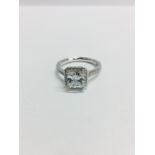 1.00CTct diamond set solitaire ring with a princess cut diamond